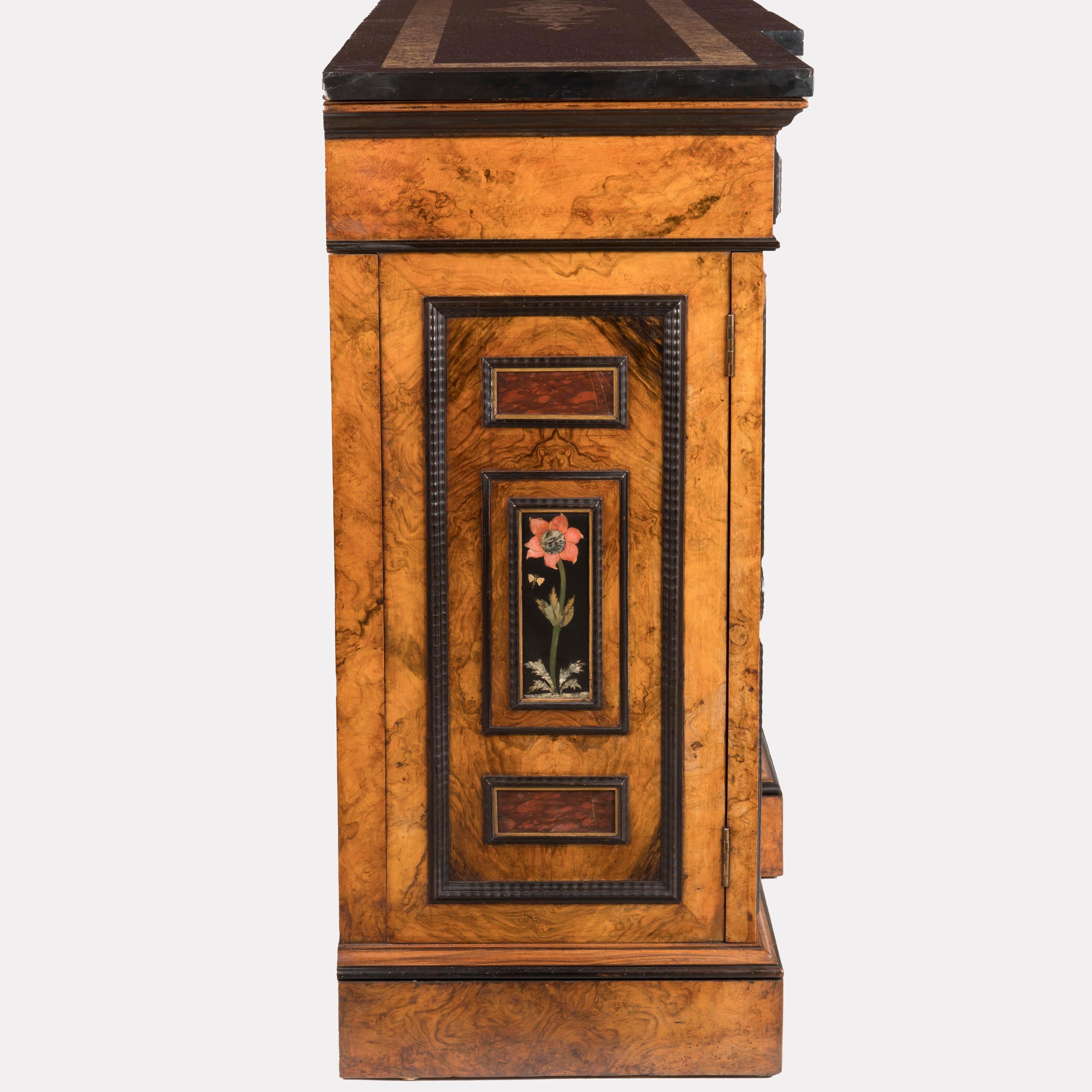 Anglais Rare cabinet anglais Grand Tour avec panneaux italiens en Pietra Dura du 18ème siècle en vente