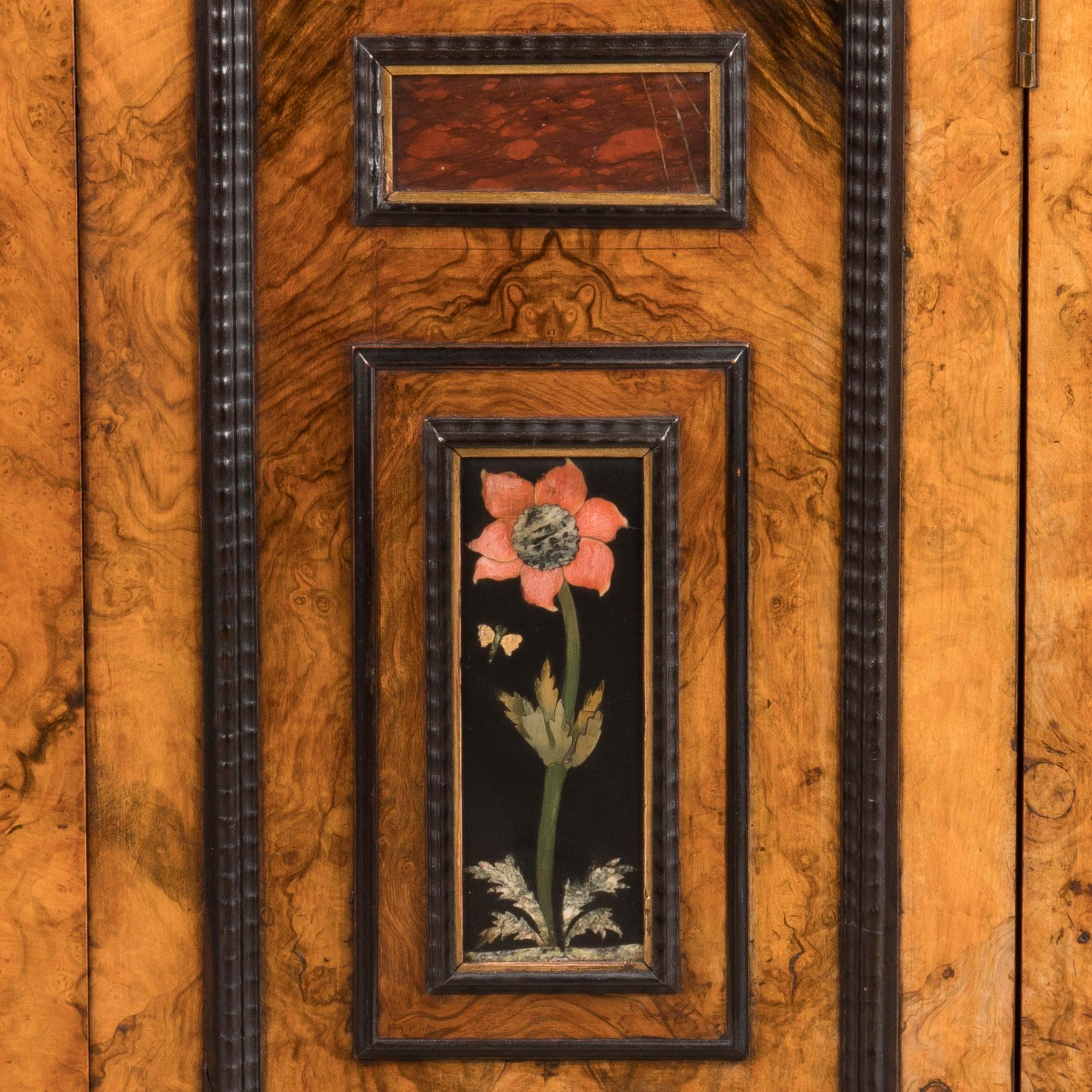 XIXe siècle Rare cabinet anglais Grand Tour avec panneaux italiens en Pietra Dura du 18ème siècle en vente