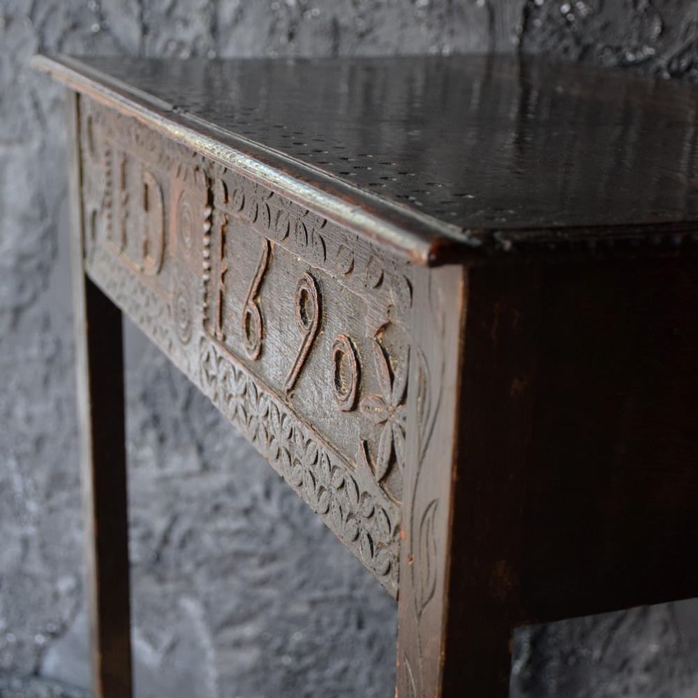 Rare English Hand Carved Bible Box Side Table, circa 1690 In Fair Condition In London, GB