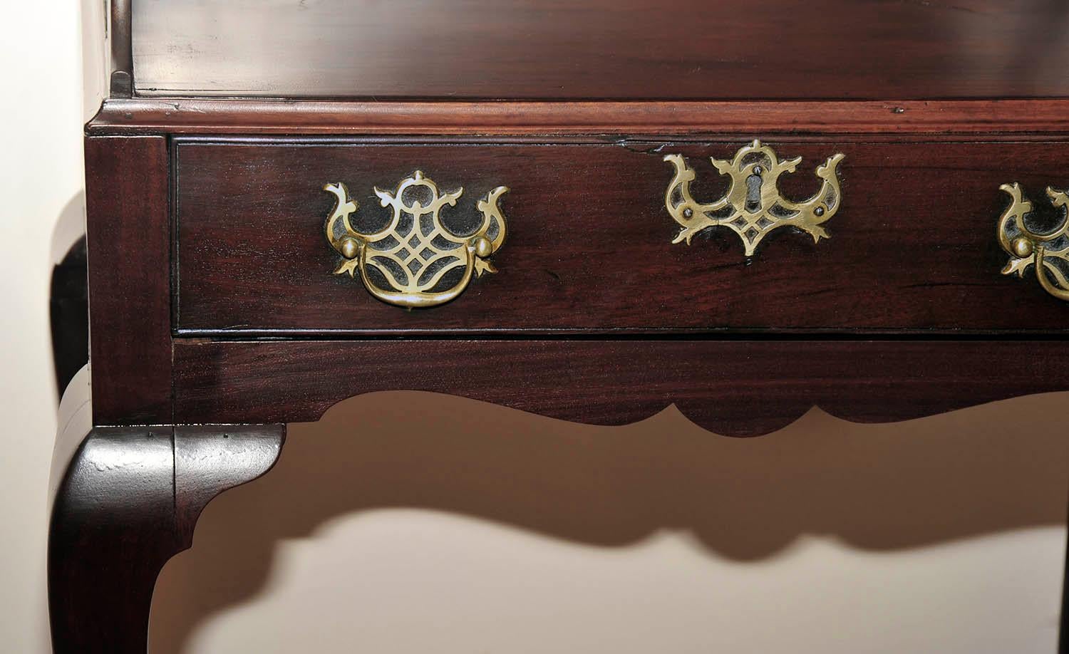 Rare English Mahogany Chippendale Period 1780s Era Bed Side or Tea Table In Good Condition In Swedesboro, NJ