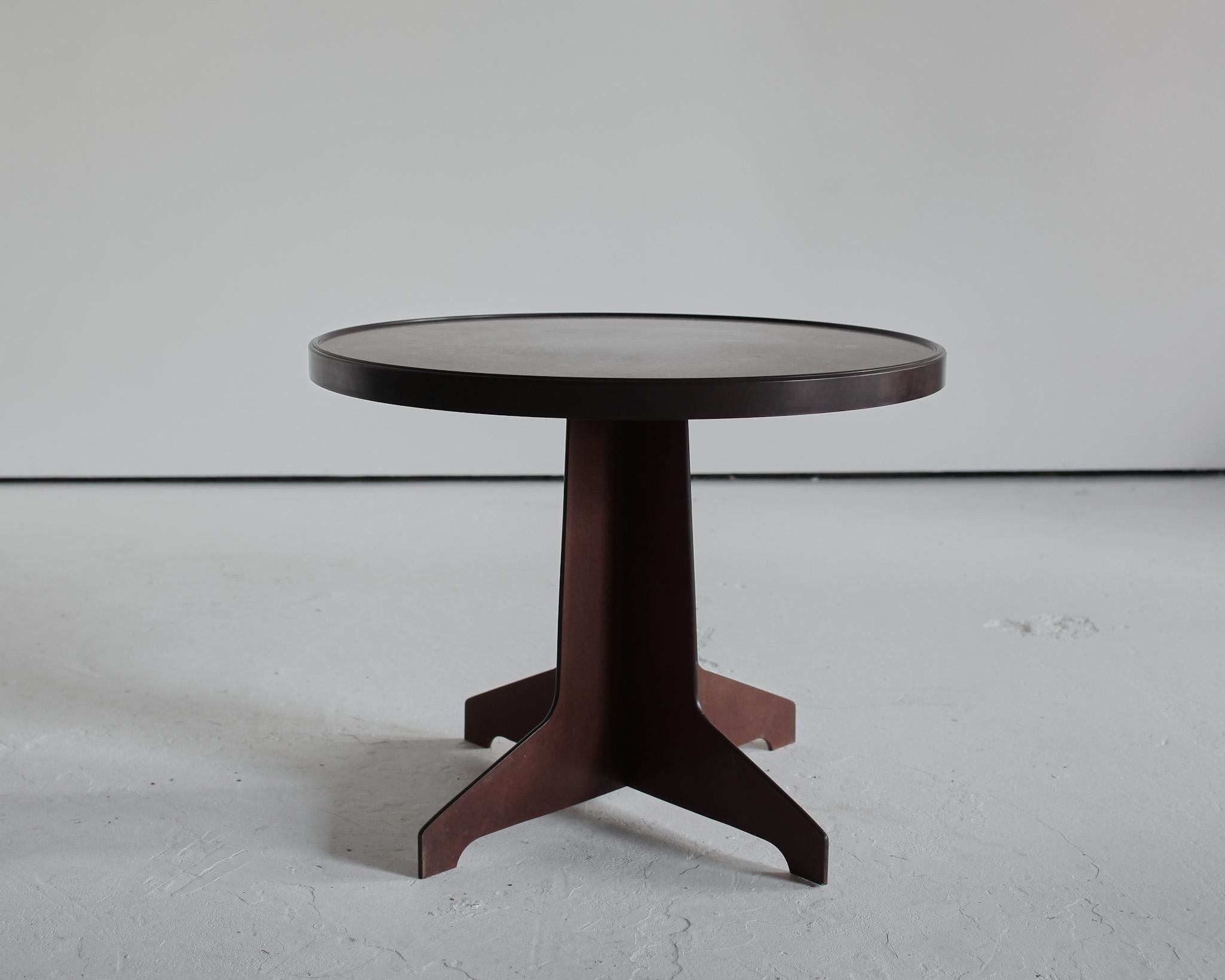 A rare English modernist side table in bakelite.

Good proportions with dark oxblood bakelite colour.

England, circa 1930s.