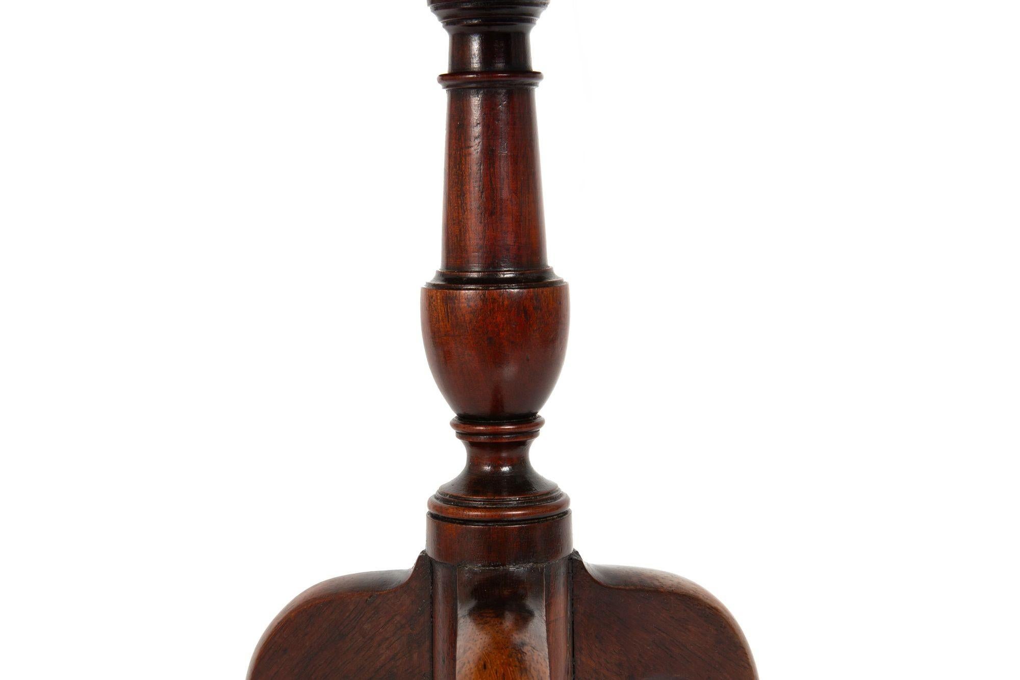 Rare table anglaise à plateau basculant, modèle miniature de représentant de commerce, de l'Antiquité de la Queen Anne en vente 6