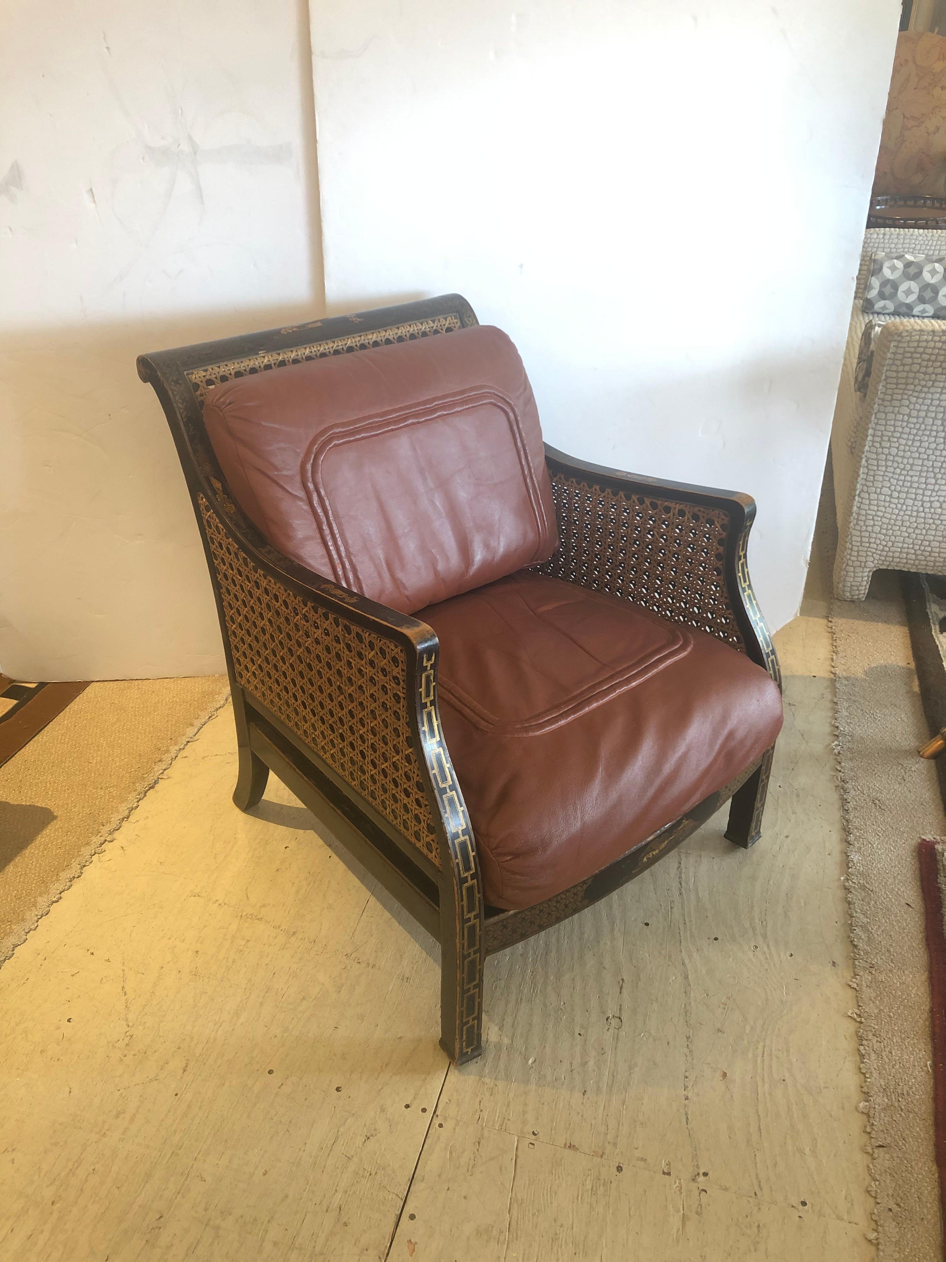 Rare fauteuil Chinoiserie anglaise Regency à double cannage avec coussins en cuir Bon état - En vente à Hopewell, NJ