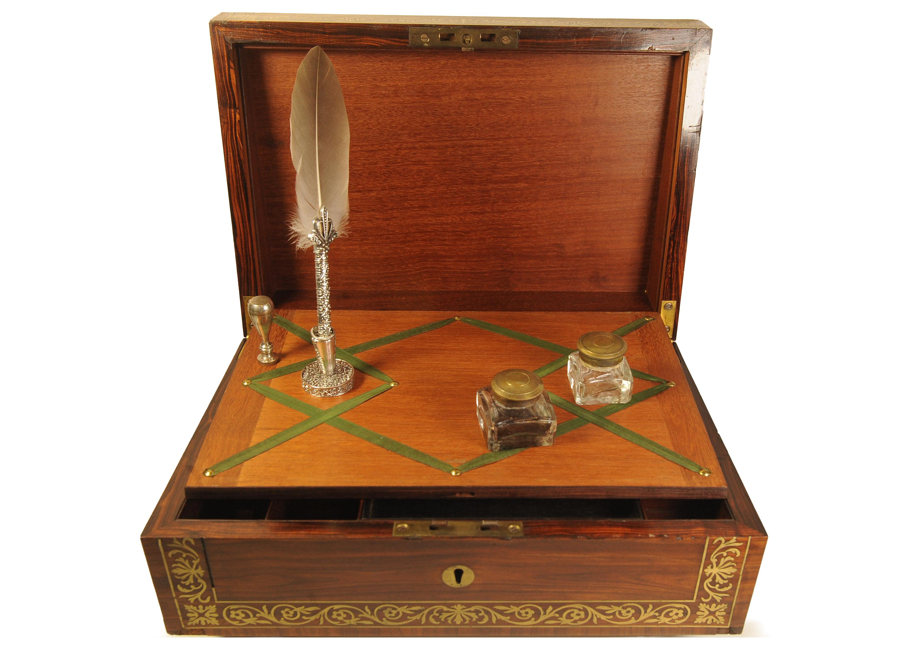 Rare English Regency Writing Desk With Decorative Brass Trim by Wells & Lambe In Good Condition For Sale In Reading, Berkshire