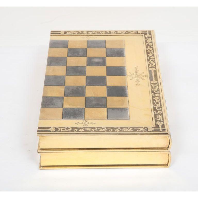 Rare plateau de jeu d'échecs et de backgammon en forme de livre en argent doré, vers 1976 en vente 6