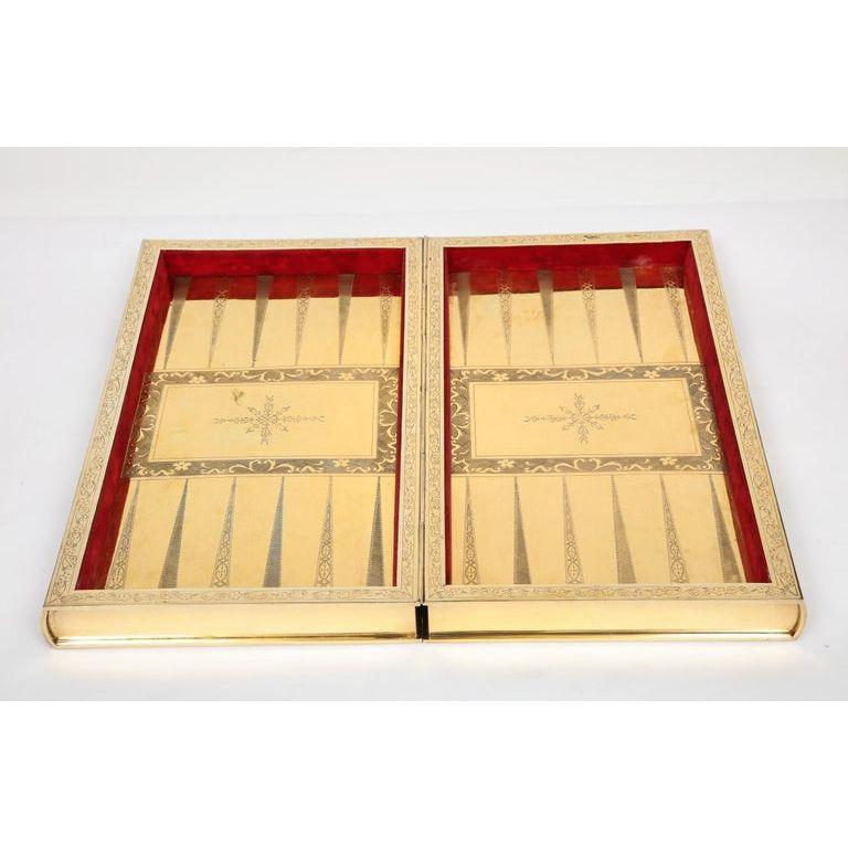 Rare plateau de jeu d'échecs et de backgammon en forme de livre en argent doré, vers 1976 en vente 9