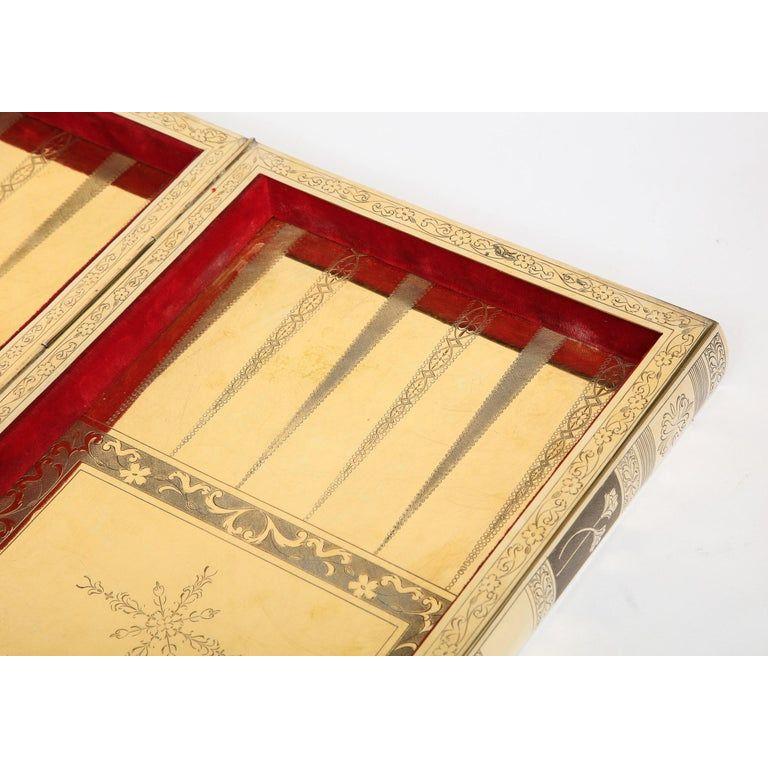 Rare plateau de jeu d'échecs et de backgammon en forme de livre en argent doré, vers 1976 en vente 10