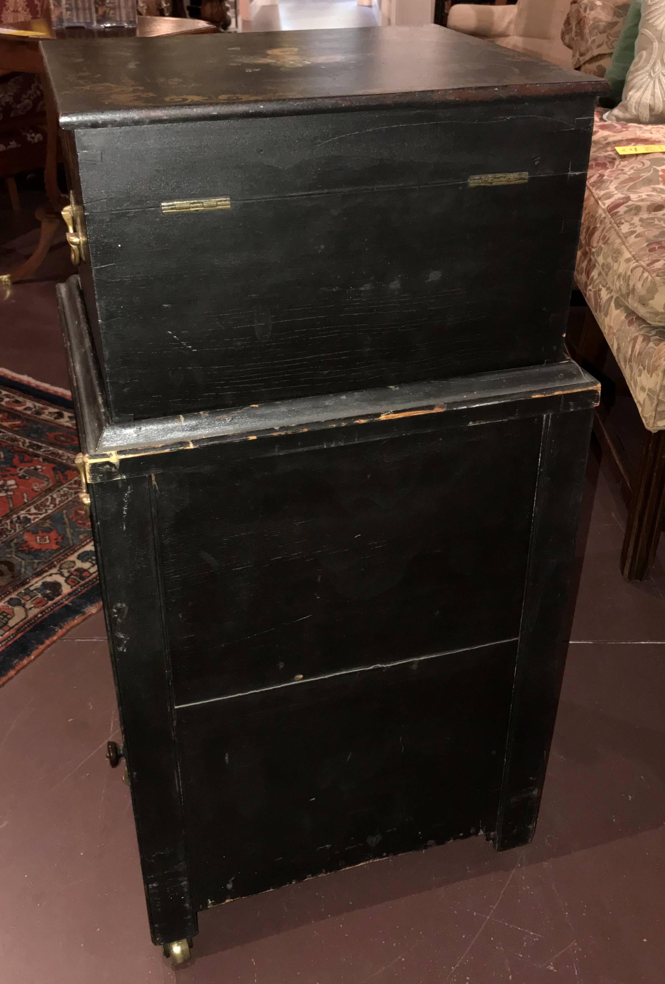 Rare English Two-Piece Ladies Painted Campaign Chest or Travel Companion In Good Condition In Milford, NH