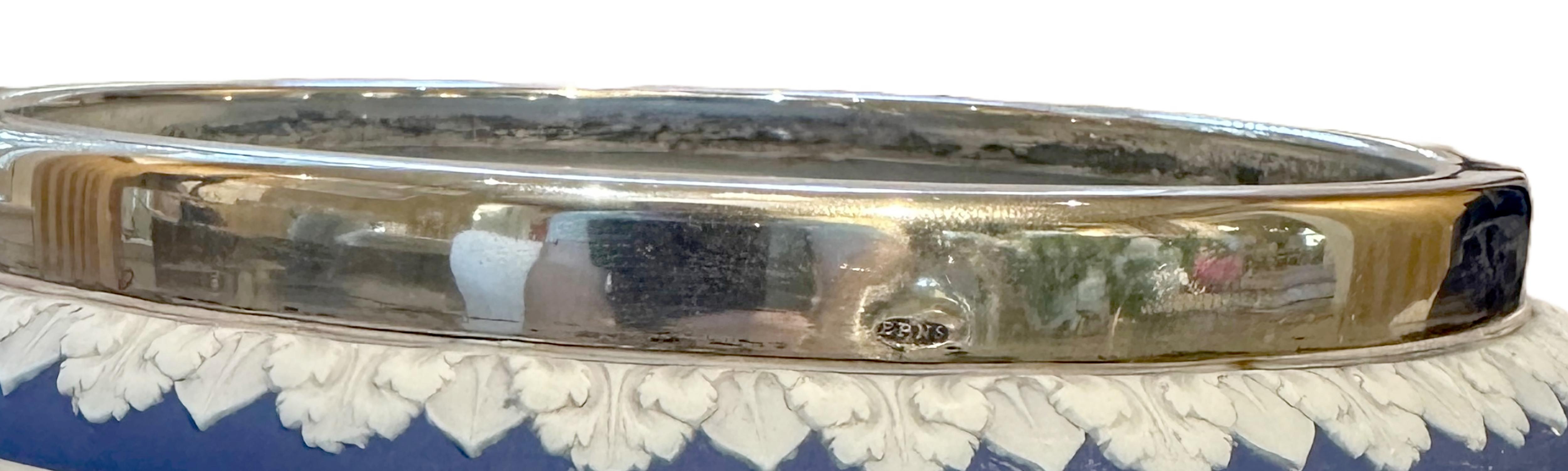 Argento Rara insalatiera inglese Wedgewood Jasperware blu e bianca con bordo in argento in vendita