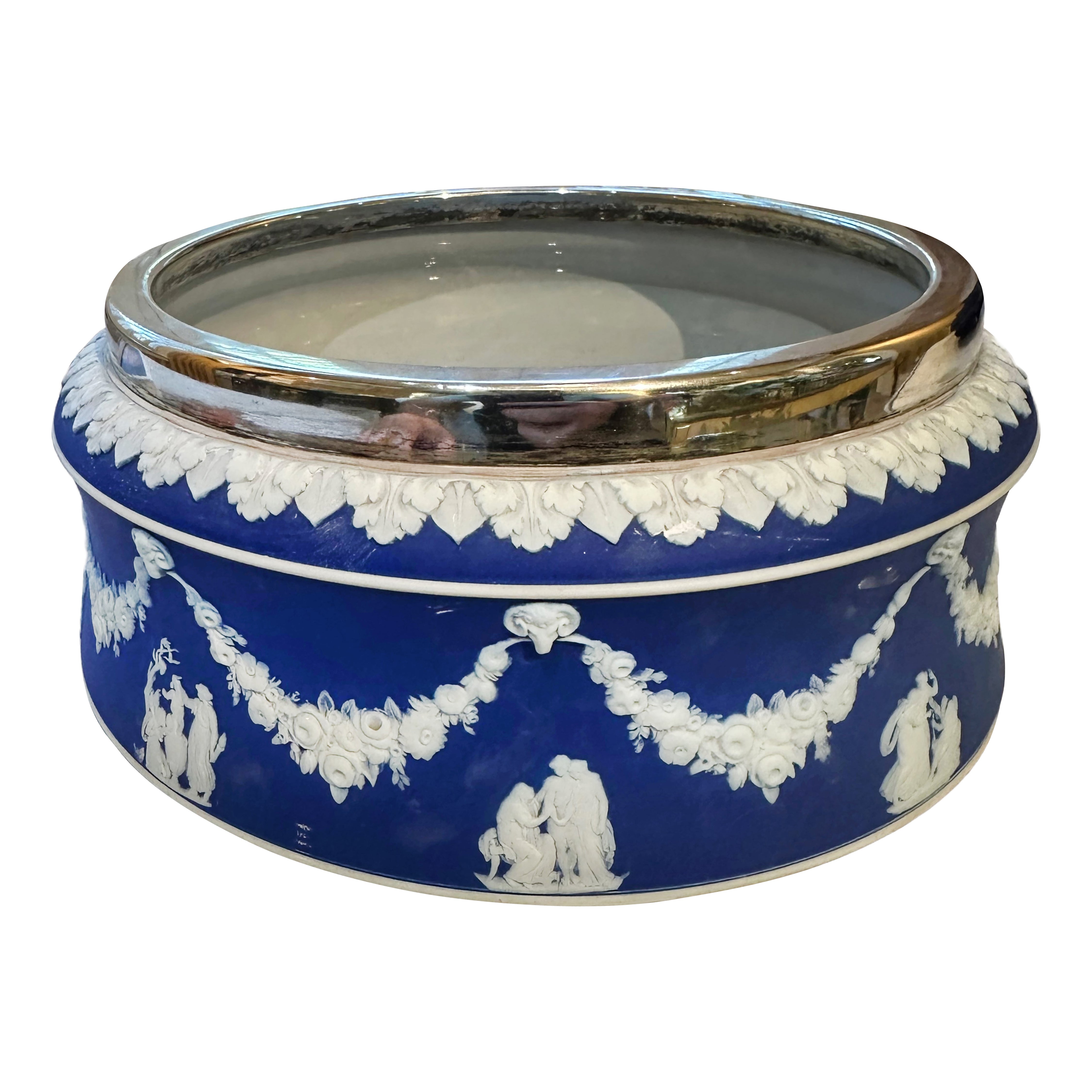 Rara insalatiera inglese Wedgewood Jasperware blu e bianca con bordo in argento