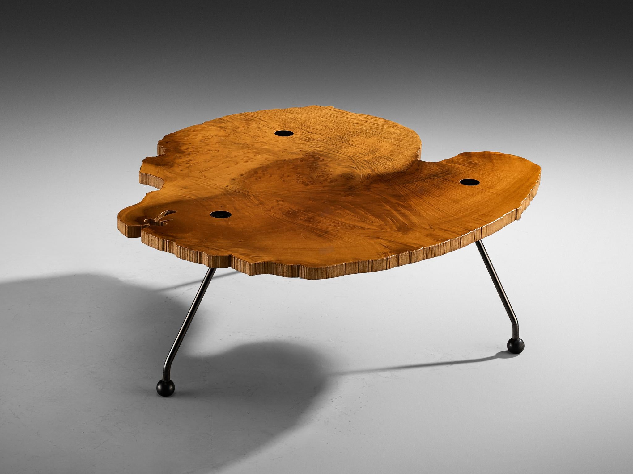 Enzo Testa pour Bernini, table basse, loupe de bruyère de noyer, acier revêtu, caoutchouc, Italie, circa 1980

Un chef-d'œuvre rare conçu par Enzo Testa pour Bernini vers 1980. Cette table basse met pleinement en valeur les caractéristiques