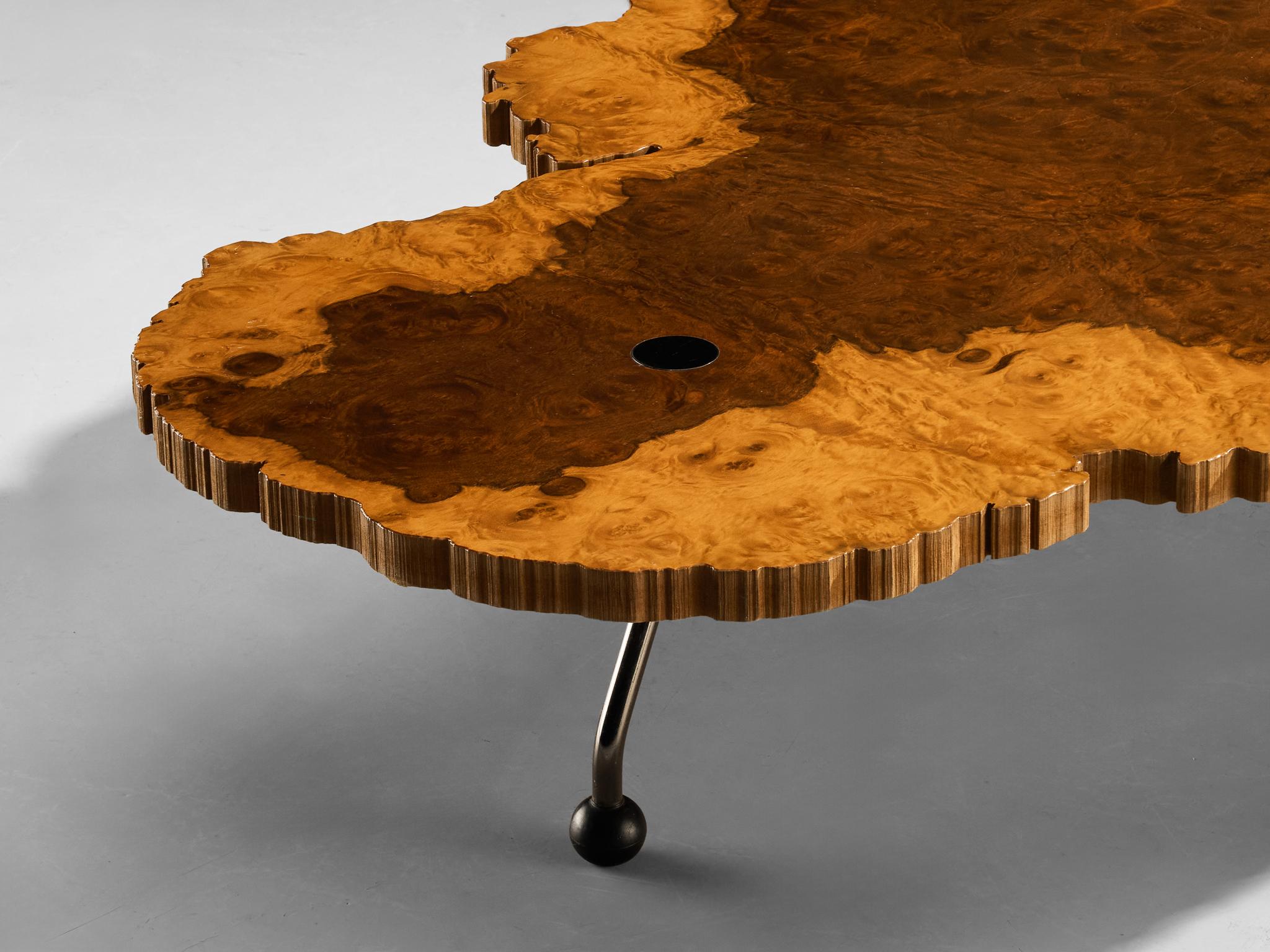 Postmoderne Rare table basse Enzo Testa for Bernini en ronce de noyer et acier en vente