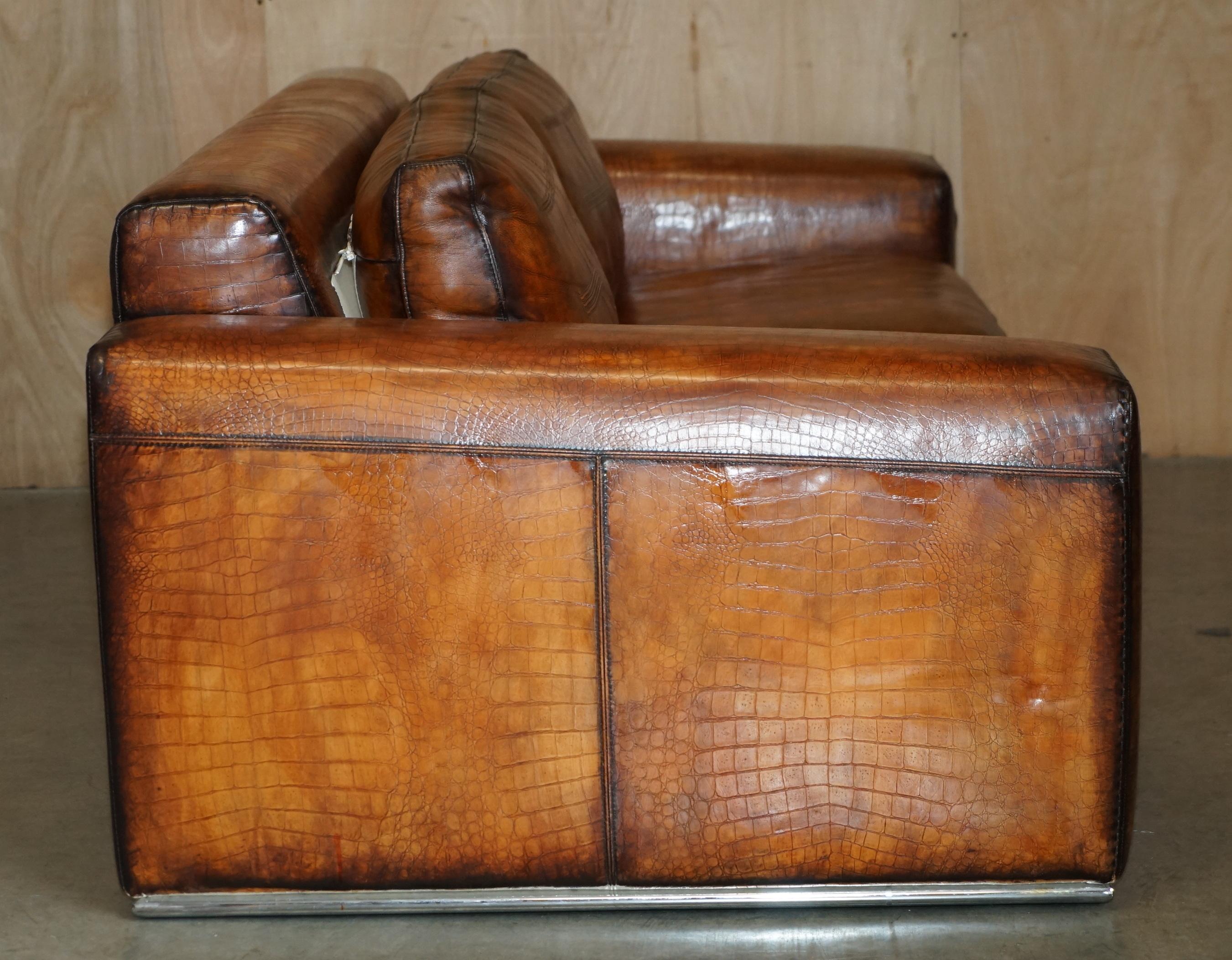 RARE SOFA ÉQUESTRIAN EMBOSÉ FENDI CROCODILE ALLIGATOR PATiNA HAND DYED en vente 7
