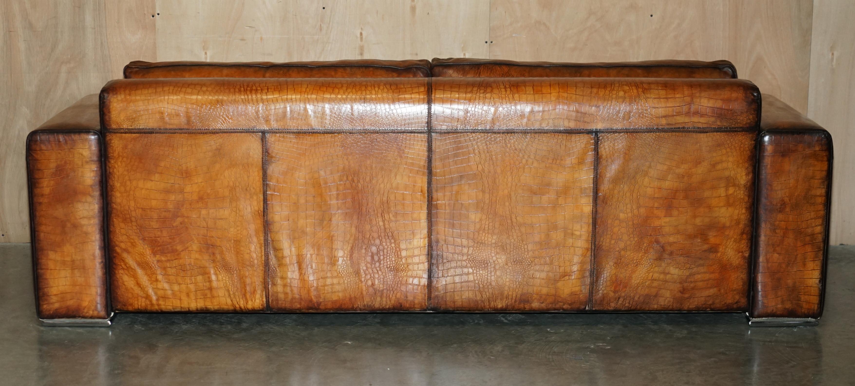 RARE SOFA ÉQUESTRIAN EMBOSÉ FENDI CROCODILE ALLIGATOR PATiNA HAND DYED en vente 10