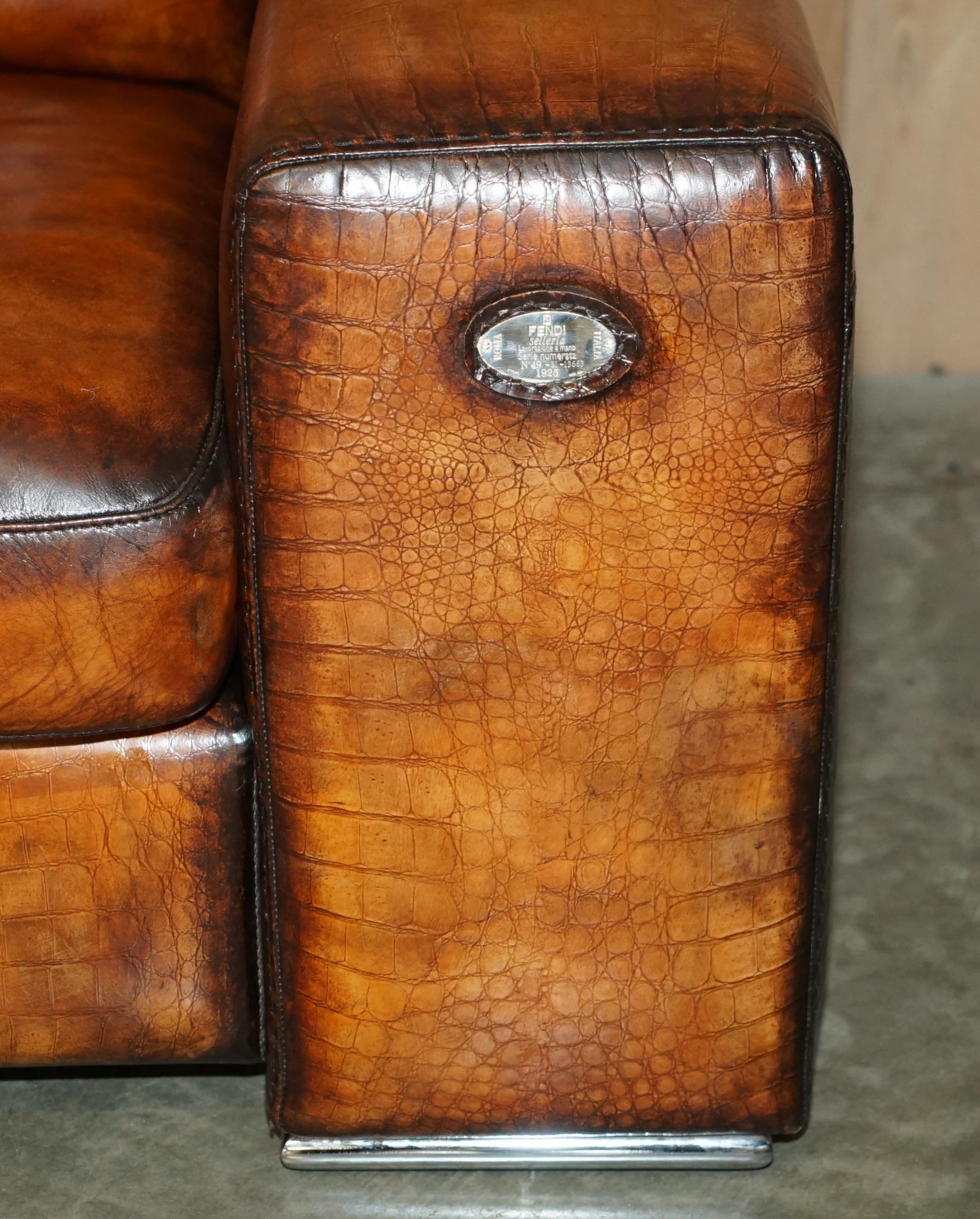 Cuir RARE SOFA ÉQUESTRIAN EMBOSÉ FENDI CROCODILE ALLIGATOR PATiNA HAND DYED en vente