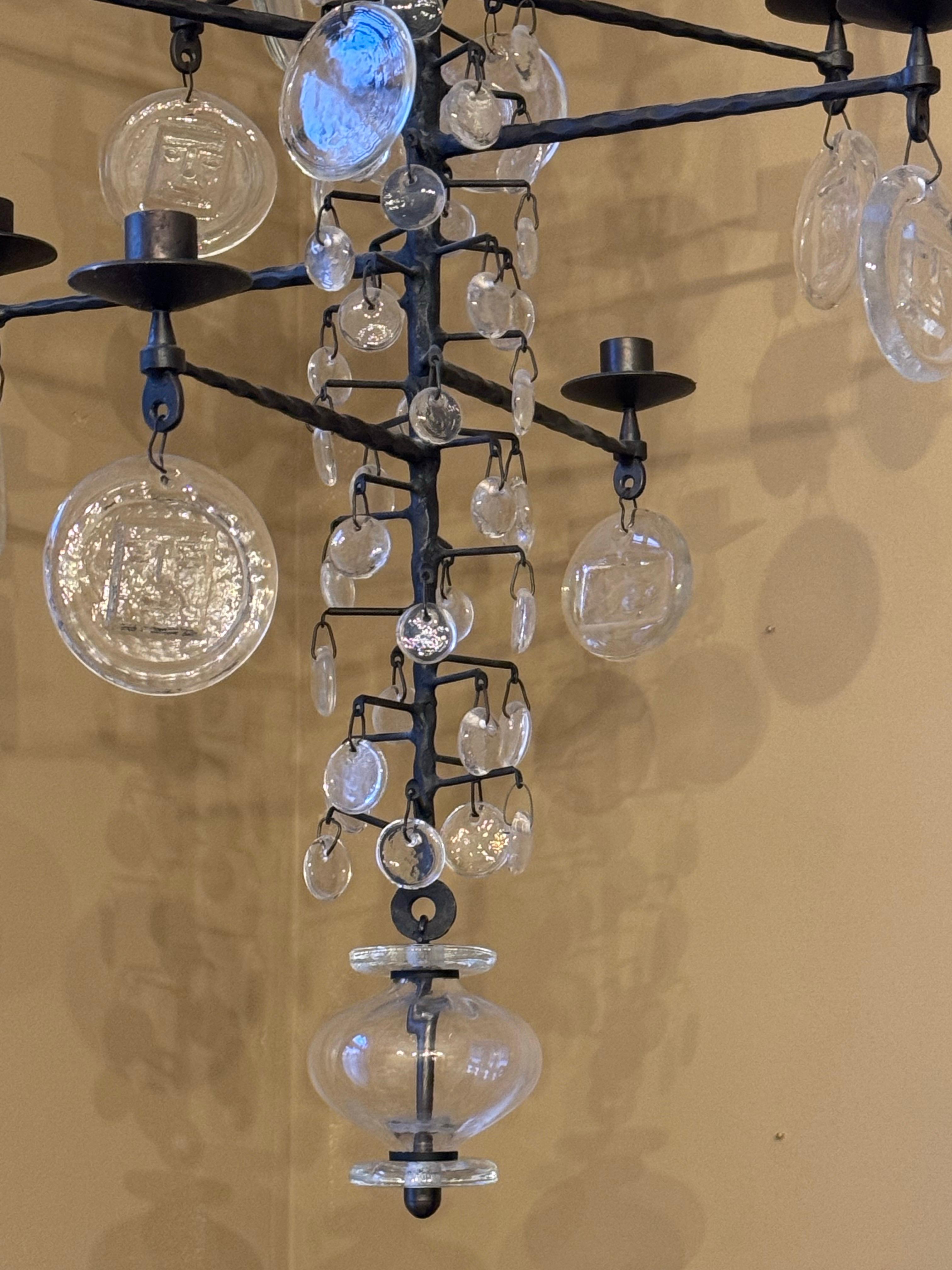 Mid-Century moderno Raro lampadario di grandi dimensioni in ferro e vetro di Erik Hoglund, Svezia, circa anni '70 in vendita