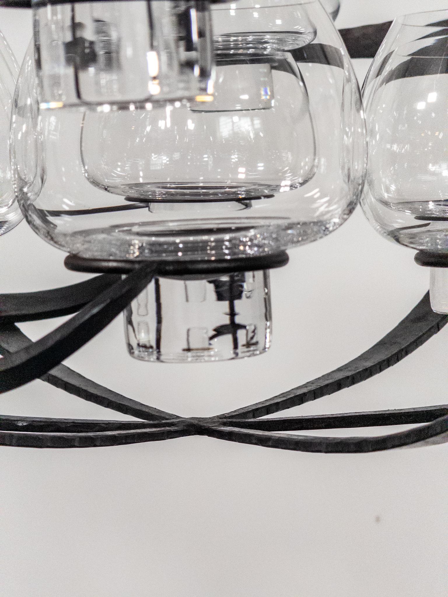 Raro lampadario in ferro e vetro 