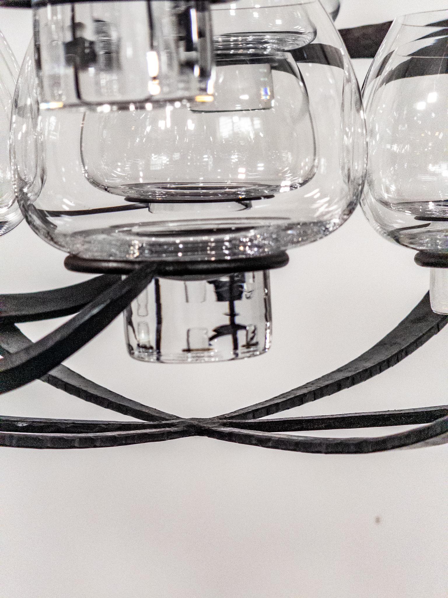 Raro lampadario in ferro e vetro 