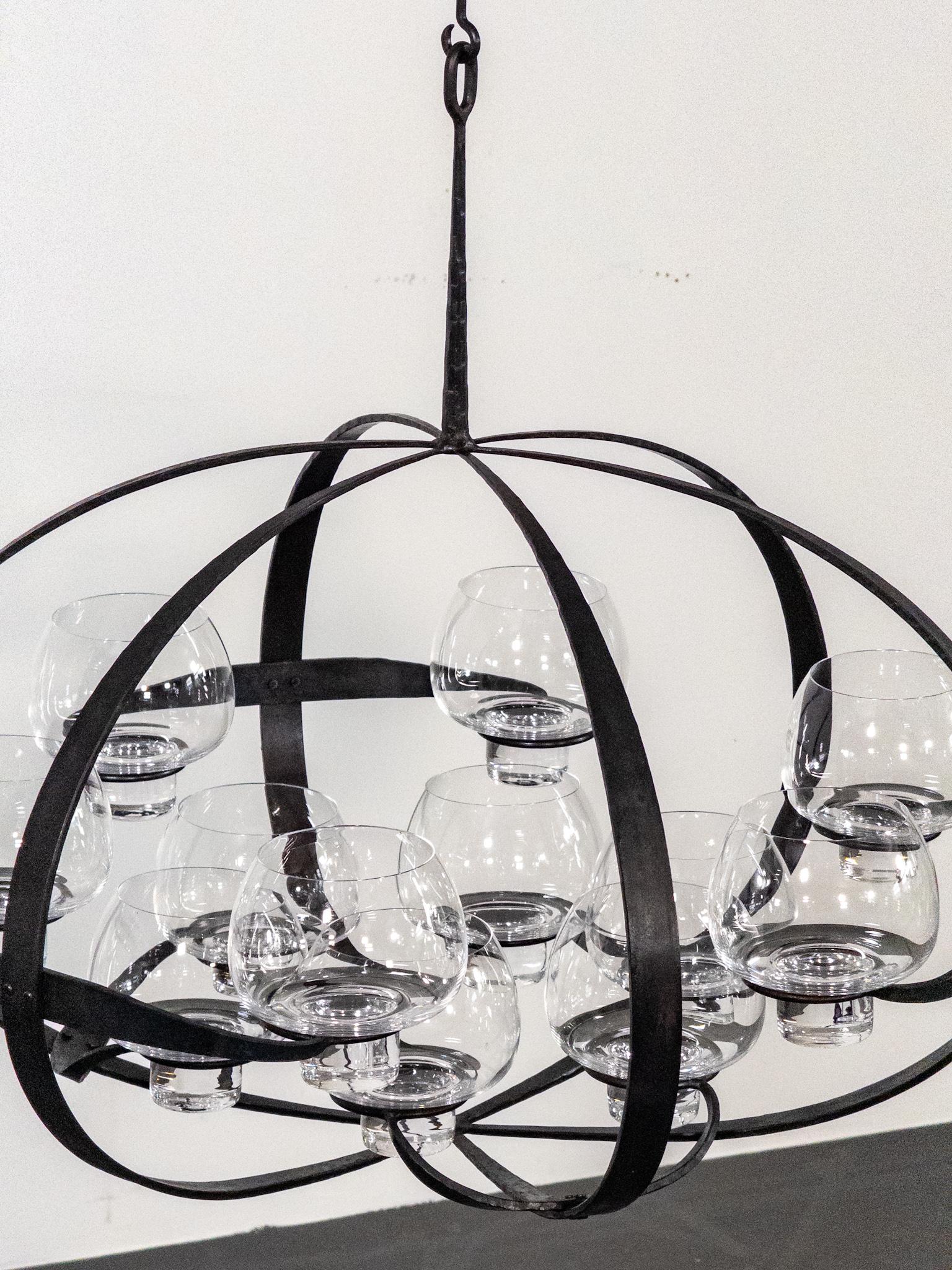 Raro lampadario in ferro e vetro 