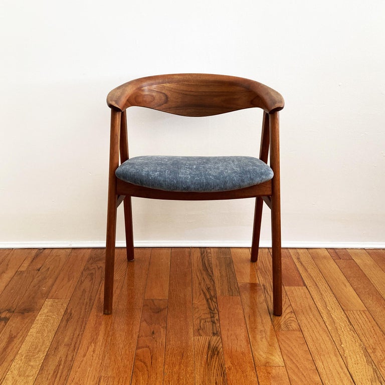 Stunning teak Model 52 chair by Erik Kirkegaard for Høng Stolefabrik, distributed by Dux. Signed Dux on seat bottom. Reupholstered seat in grey velvet.

Measurements:
W: 22 1/2