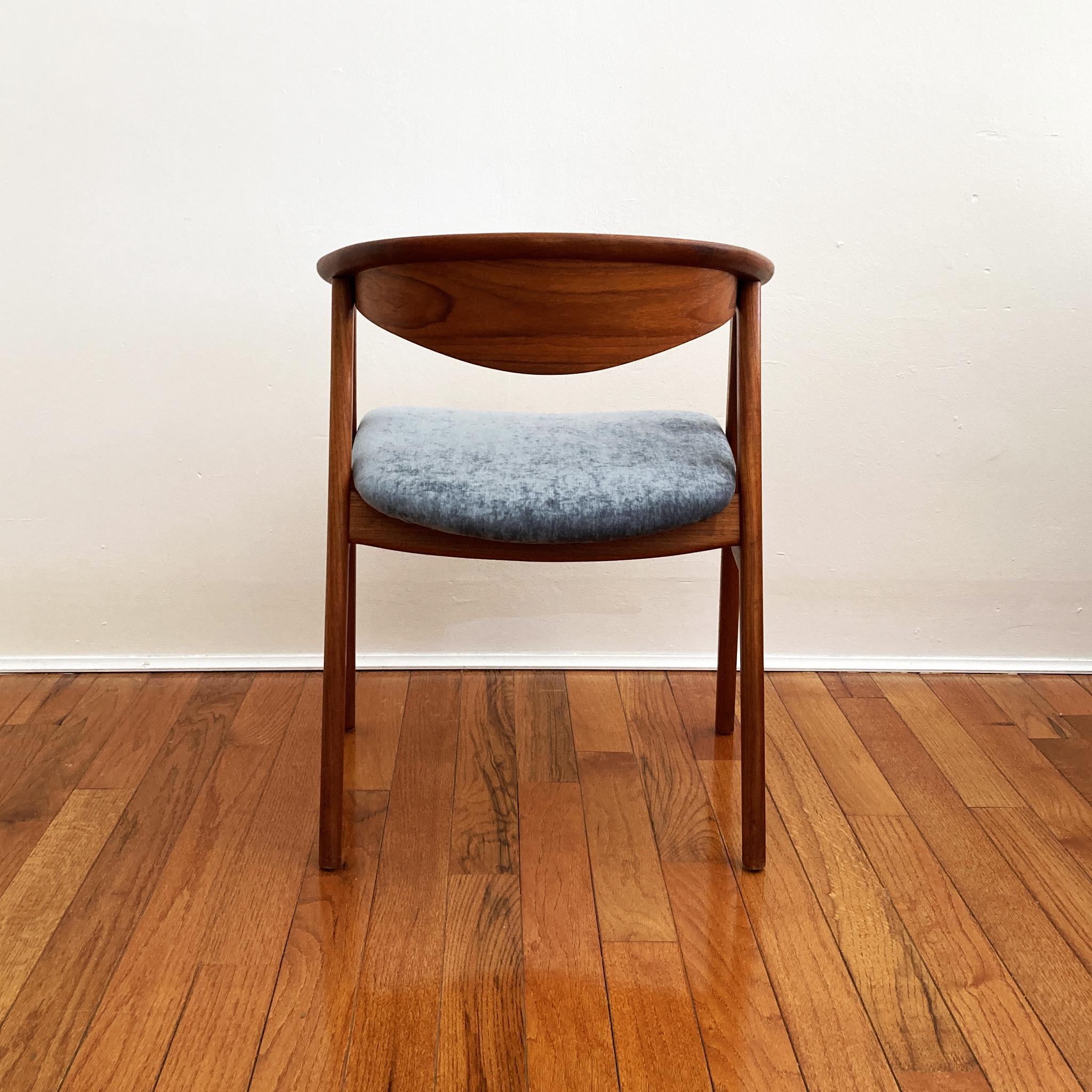 Erik Kirgegaard Model 52 Teak Armchair with Gray Velvet Seat, 1950s In Good Condition For Sale In New York, NY