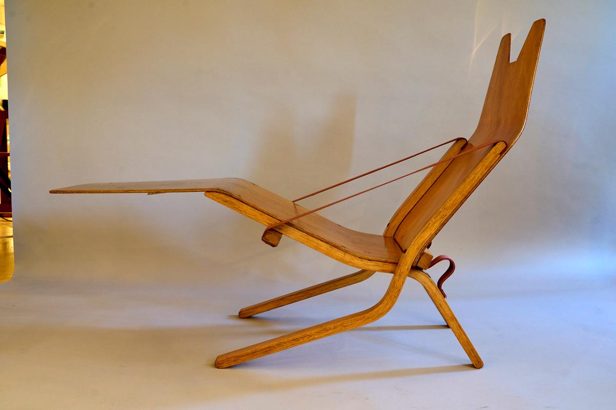 An early Ernest Race 'Neptune' chair. 

Beech plywood with the early brass fittings and webbing. 

Folds to an incredible 12cm 

Structurally sound with a lovely patina

