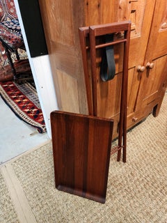 Raro vassoio alto Foldes in teak intagliato di Ernest Sohn