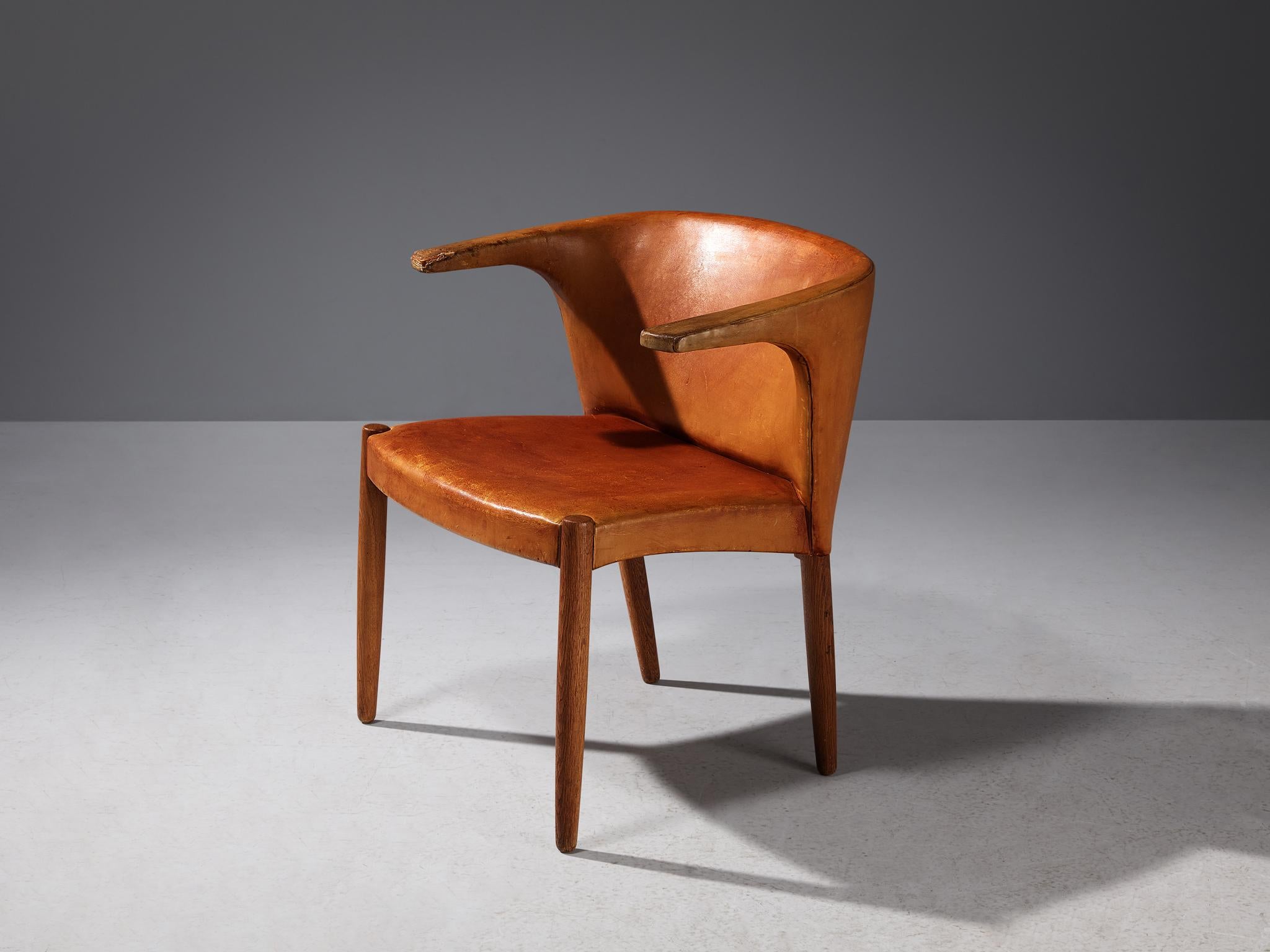 Eskild Pontoppidan for Ludvig Pontoppidan, armchair, cognac leather, oak, Denmark, designed 1962 

This rare armchair by Danish cabinetmaker Eskild Pontoppidan (1933-) truly intensifies the experience of sitting by means of the impressive