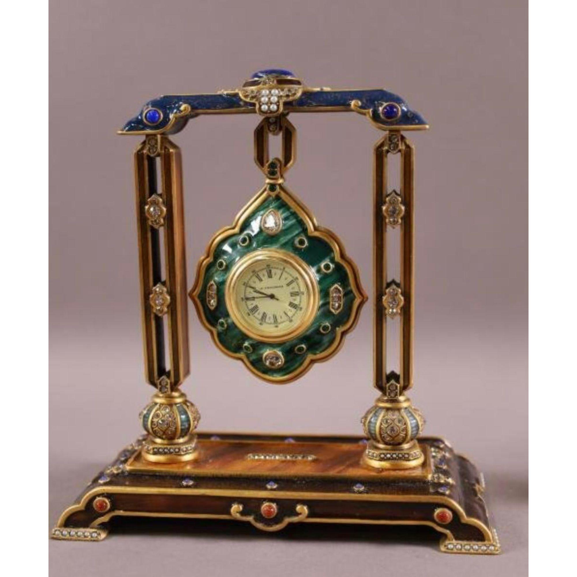 Rare Estate Jay Strongwater Harrison hanging pendant clock

Additional information: 
Materials: Bronze, Enamel
Color: Green
Period: 2000 - 2009
Styles: French 
Item type: Vintage, antique or pre-owned
Dimensions: 7