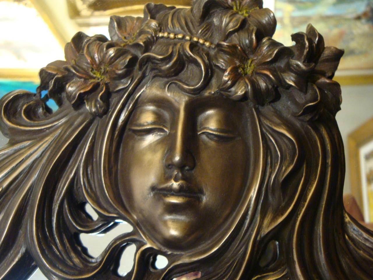 Inconnu Spectaculaire miroir orné sculpté à la main et peint en bronze de style Art déco, rare en vente