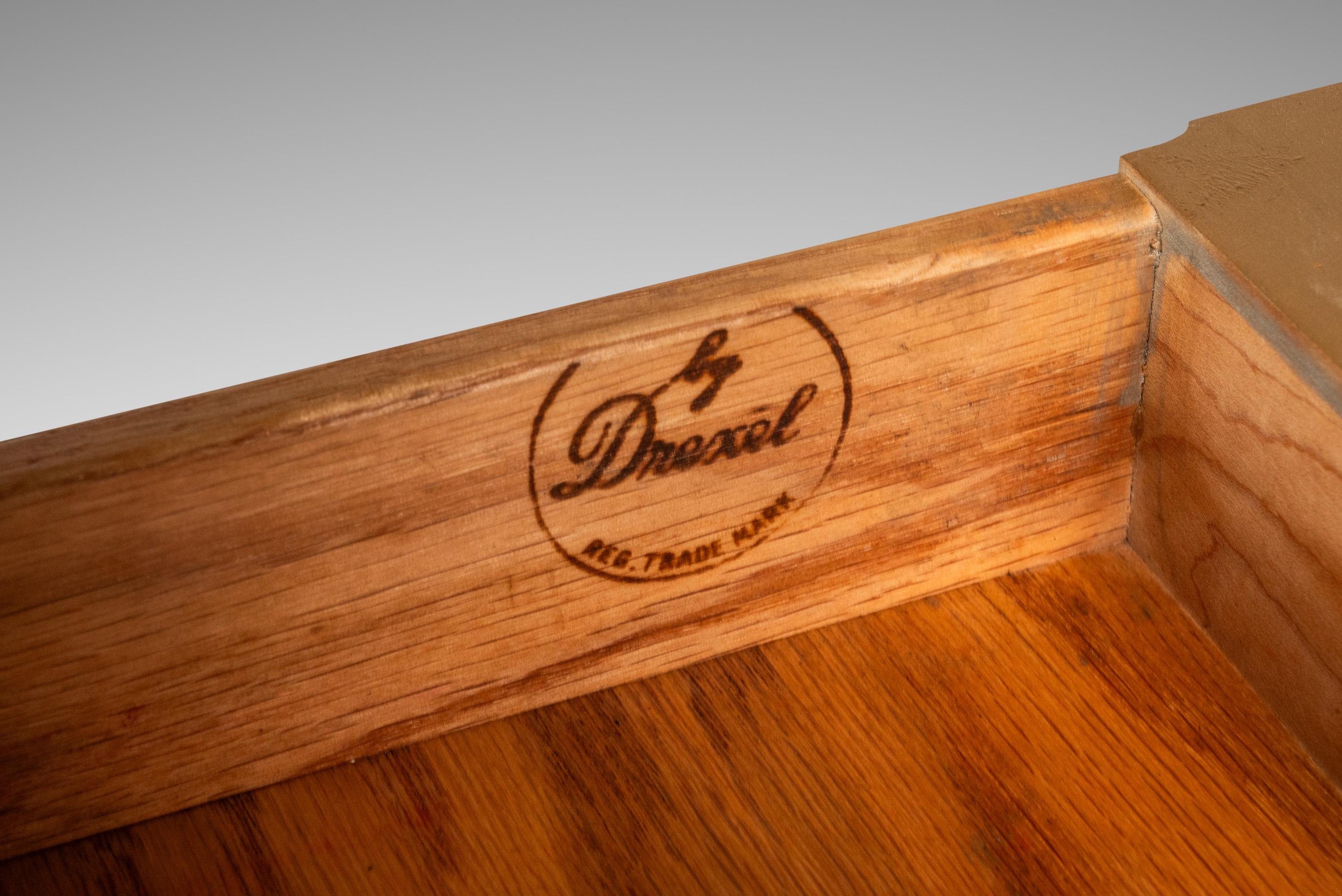 Rara mesa de centro de falso libro 