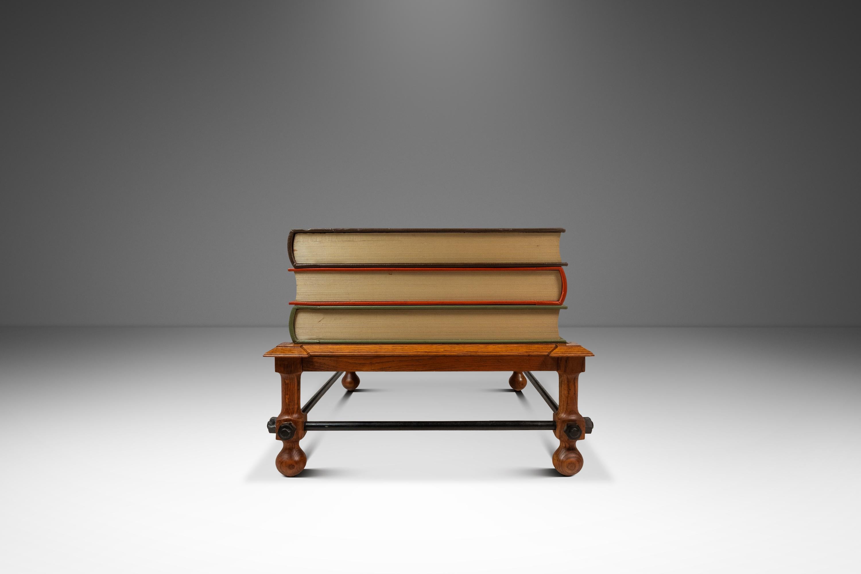 Rara mesa de centro de falso libro 