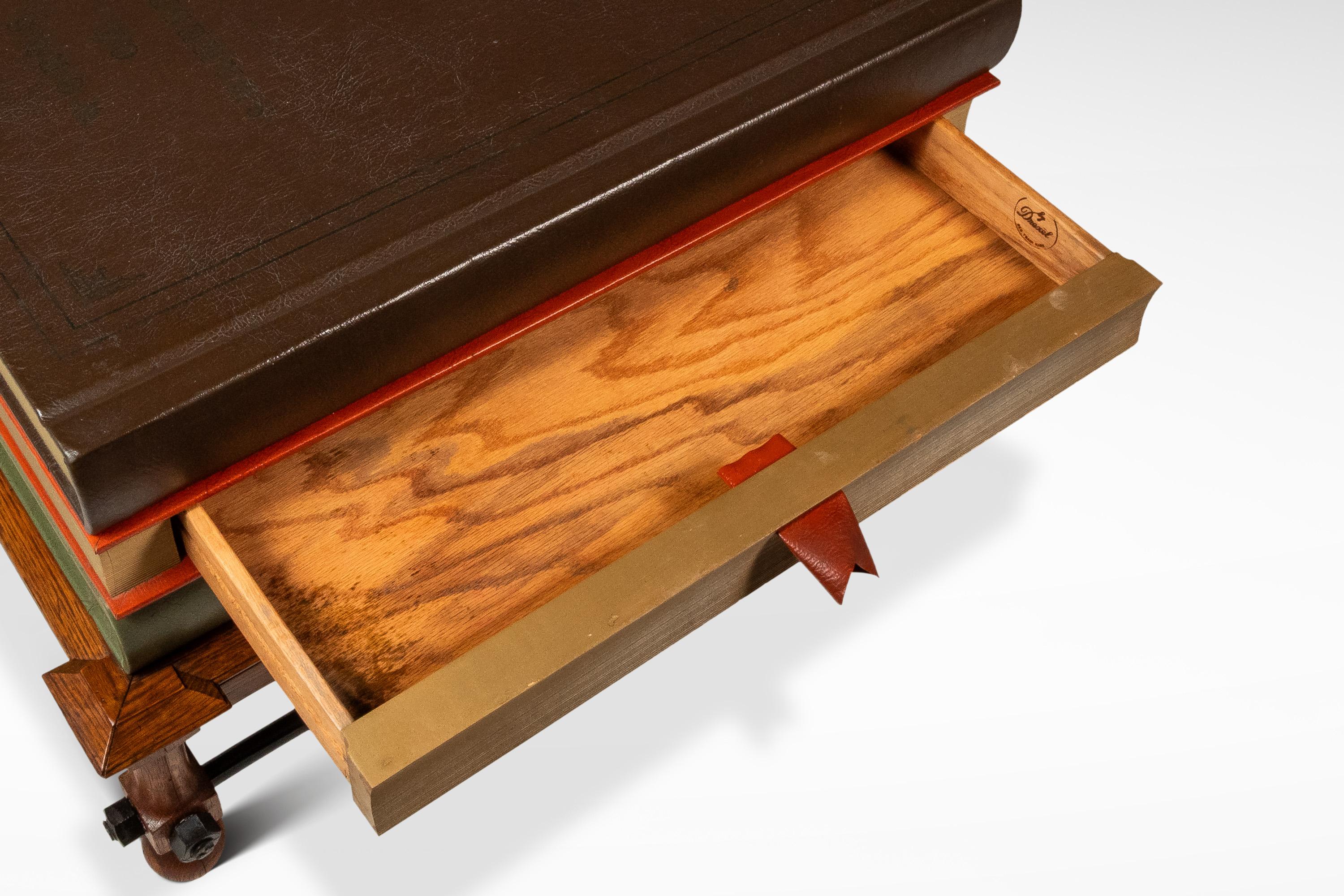 Rara mesa de centro de falso libro 