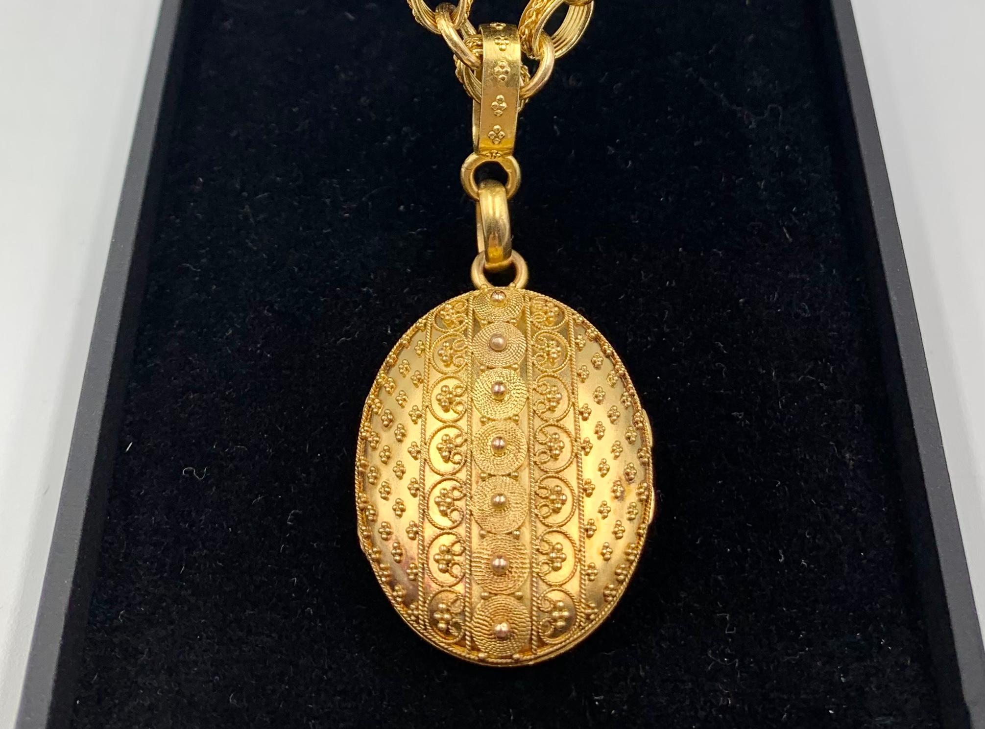 Rare Etruscan Revival 18K Gold Locket Necklace attr. Eugene Fontenay, Paris 1870 For Sale 4