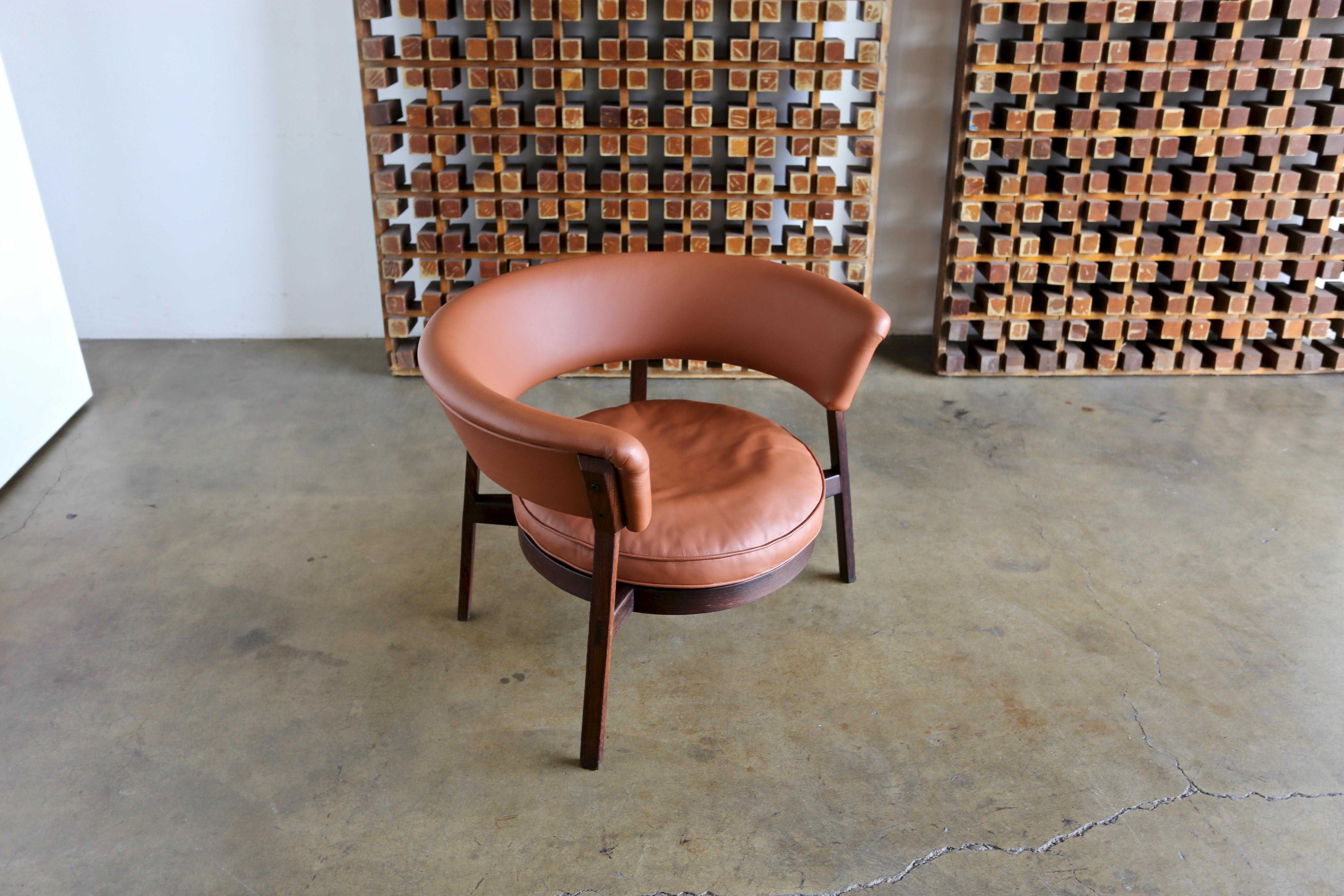 Leather Rare Eugenio Gerli P28 Lounge Chair for Tecno, circa 1958