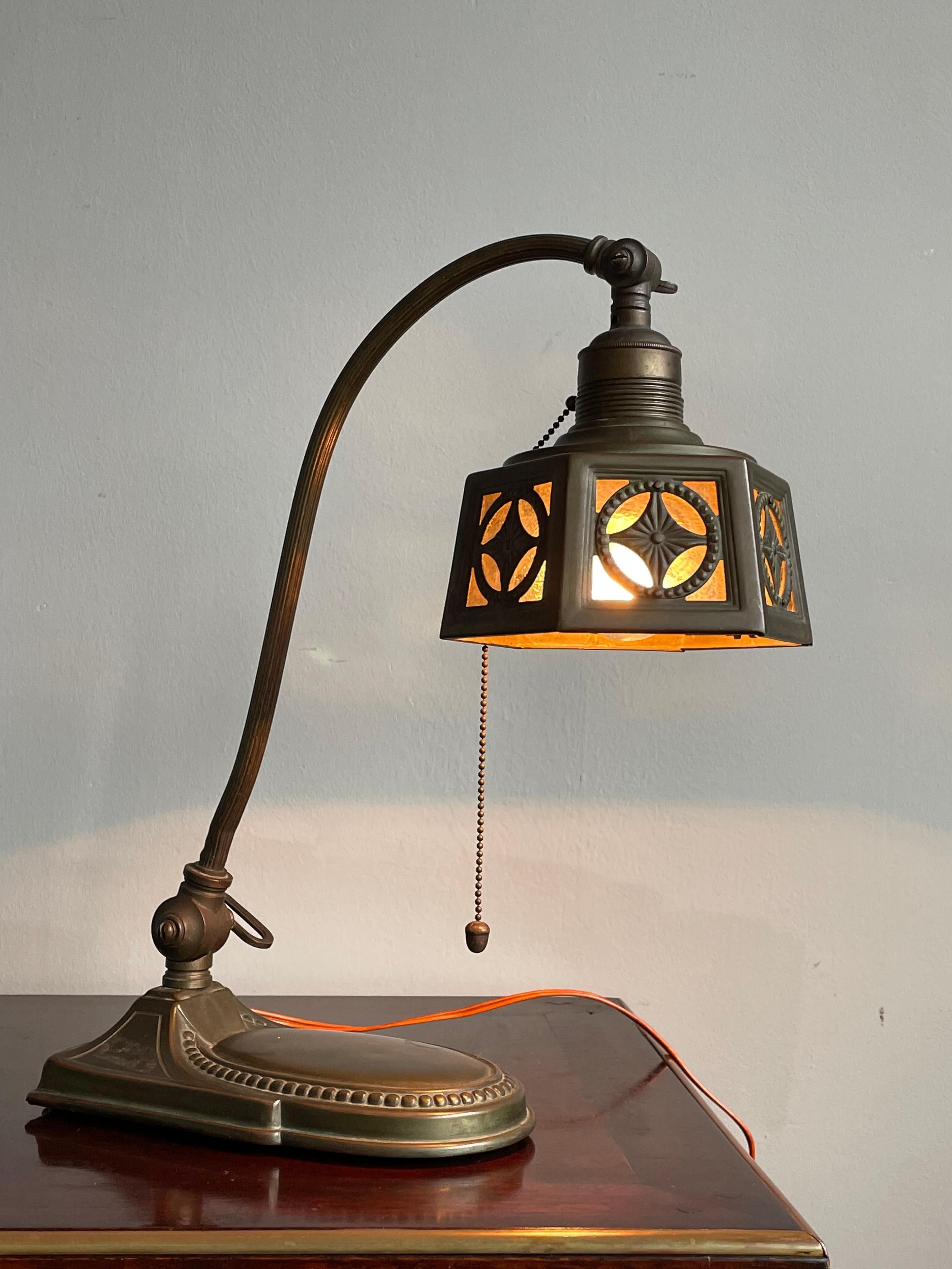 Rare lampe de bureau européenne Arts and Crafts réglable en laiton et verre, 1910 en vente 6