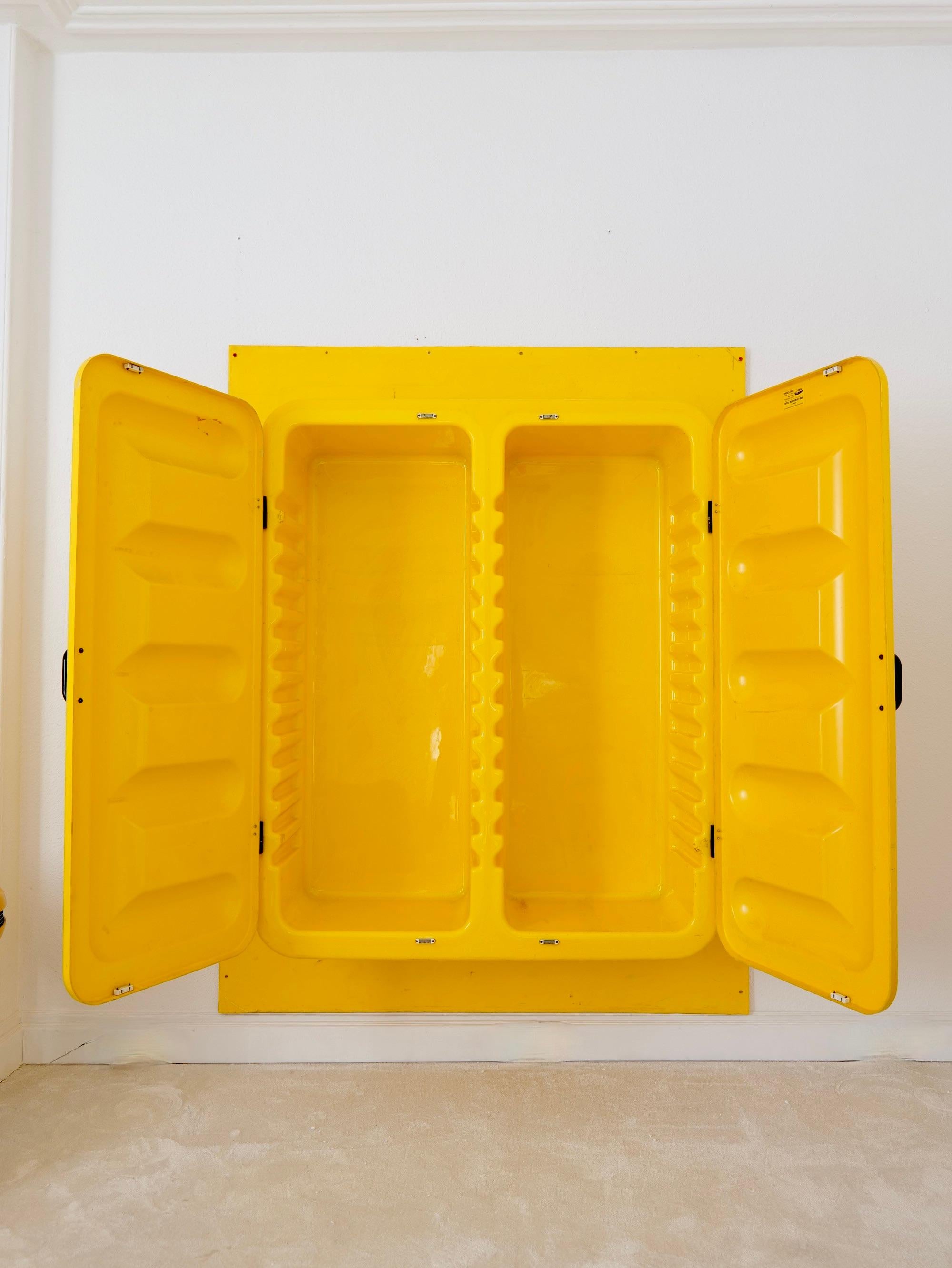 Moulé Grand meuble de rangement rare de l'ère spatiale en plastique moulé Somop 1970 - France en vente