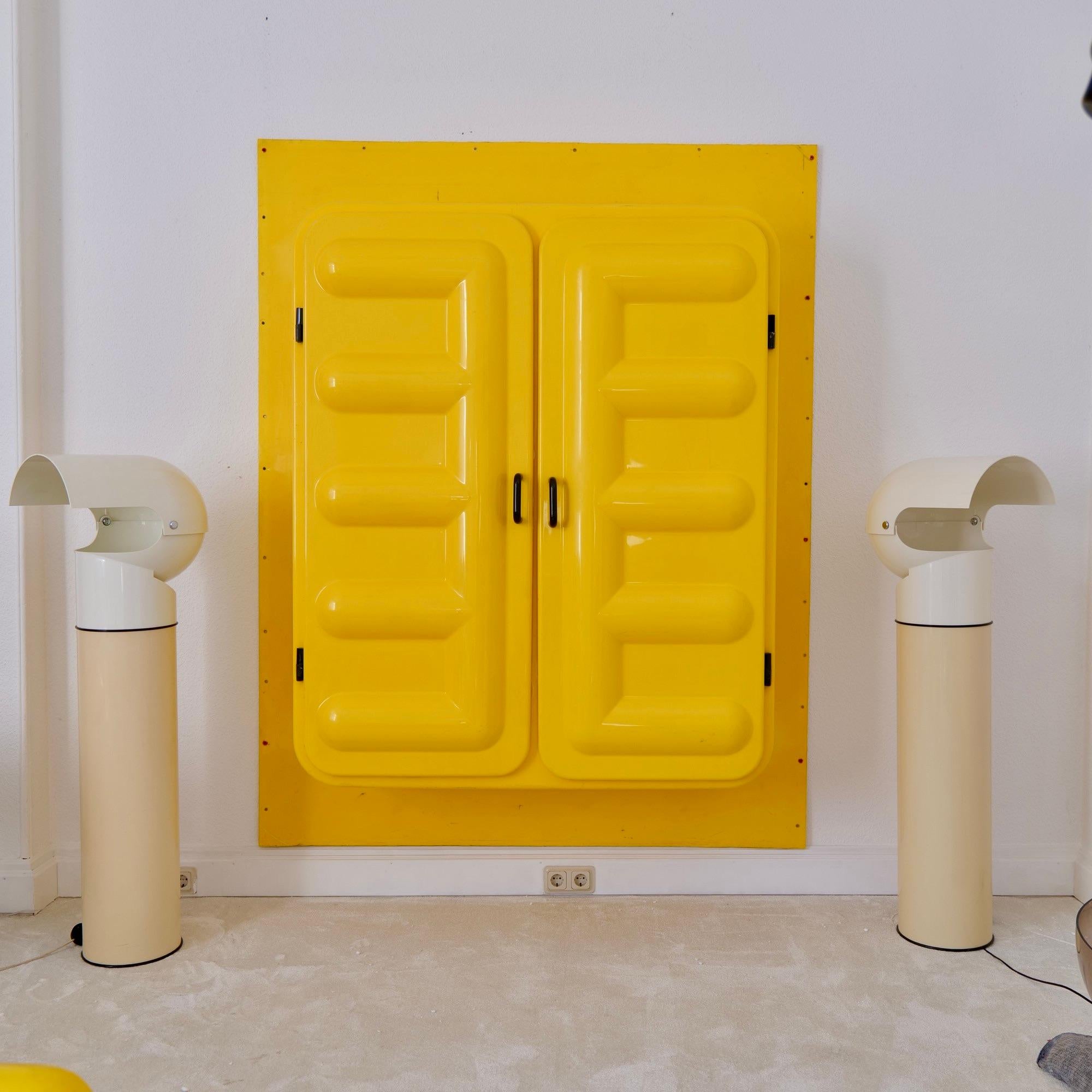 Plastique Grand meuble de rangement rare de l'ère spatiale en plastique moulé Somop 1970 - France en vente