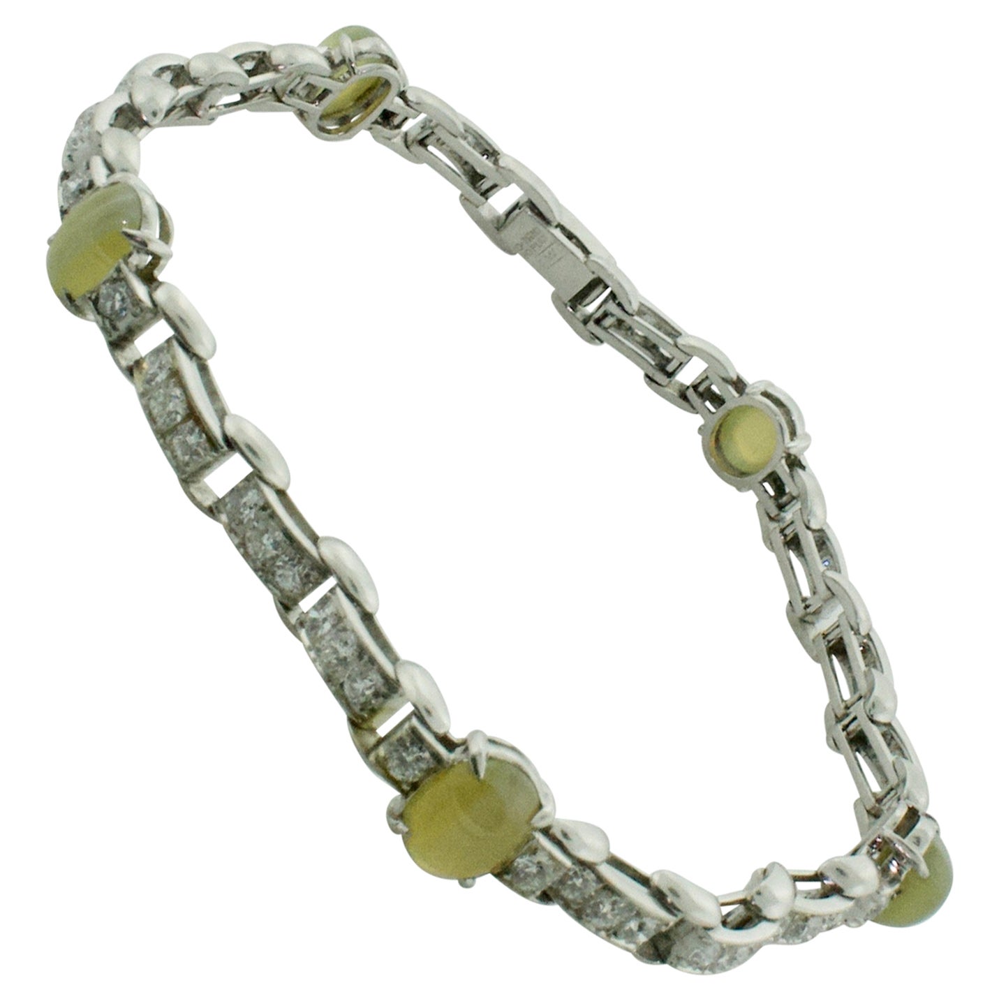 Raro y Excepcional Pulsera Wasslikoff de ojo de gato y diamantes en platino Circa 1940