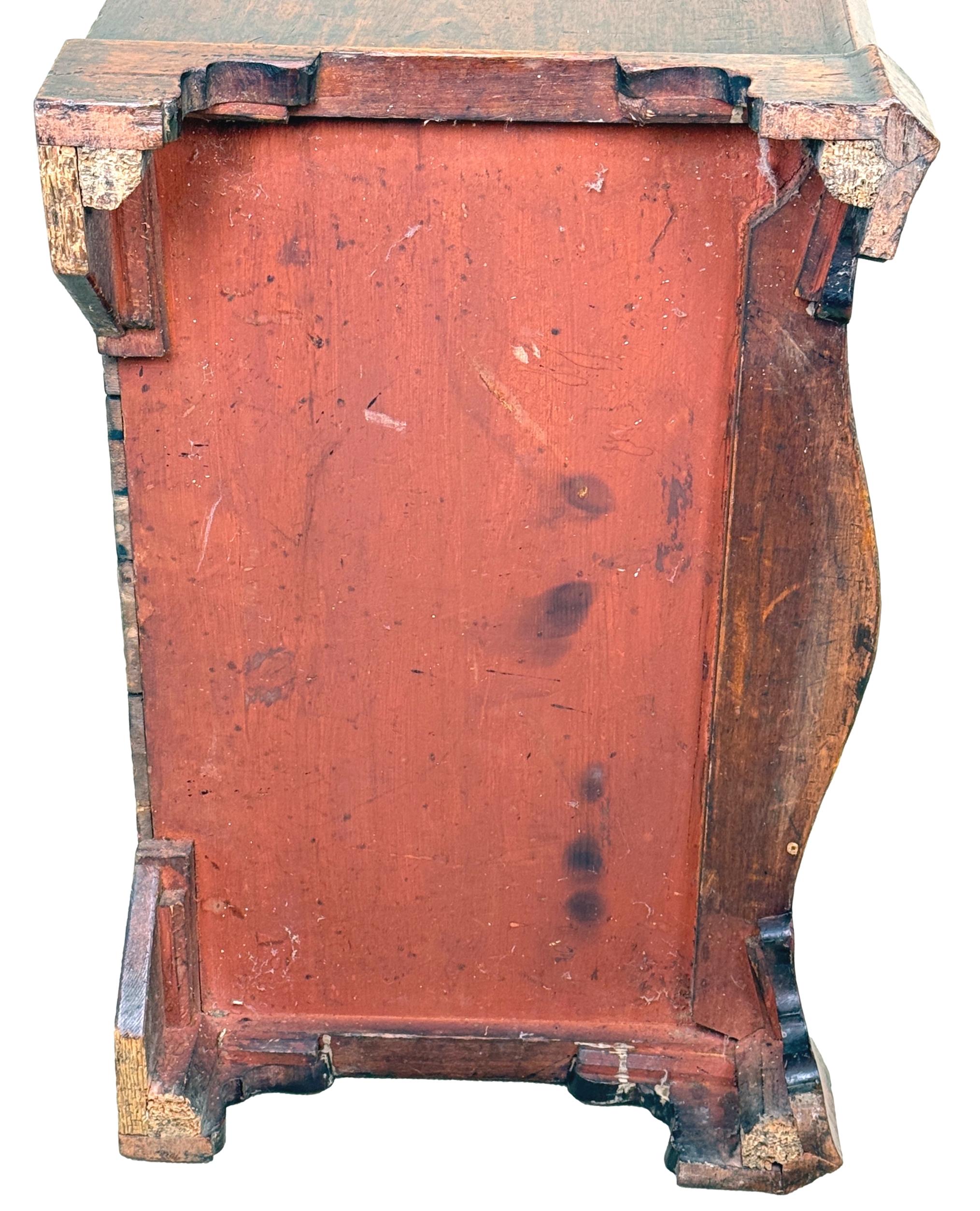 Rare et exceptionnellement petite commode serpentine géorgienne 5