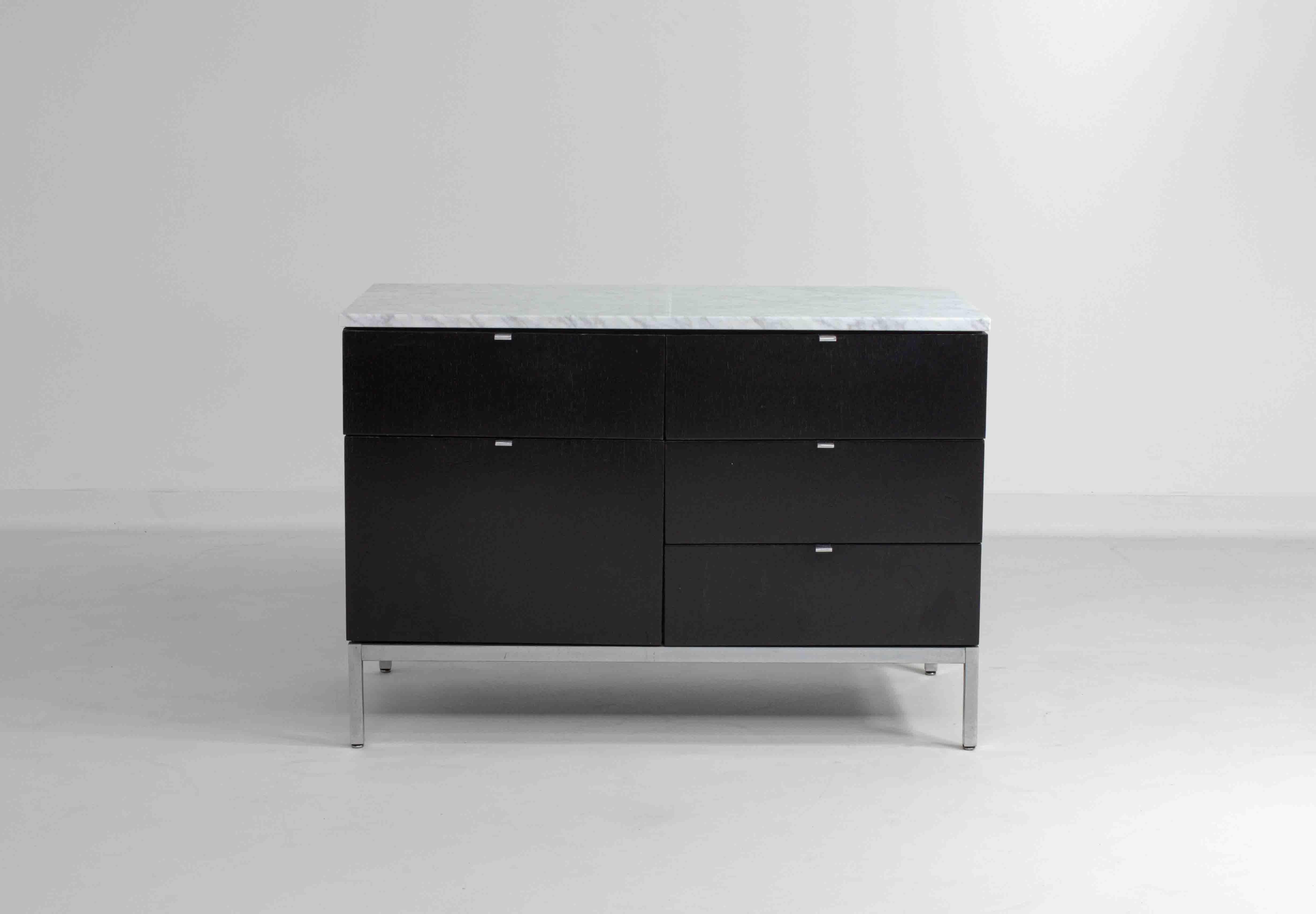 Rare executive cabinet by Florence Knoll for Knoll International, 1960s In Good Condition For Sale In Antwerpen, VAN