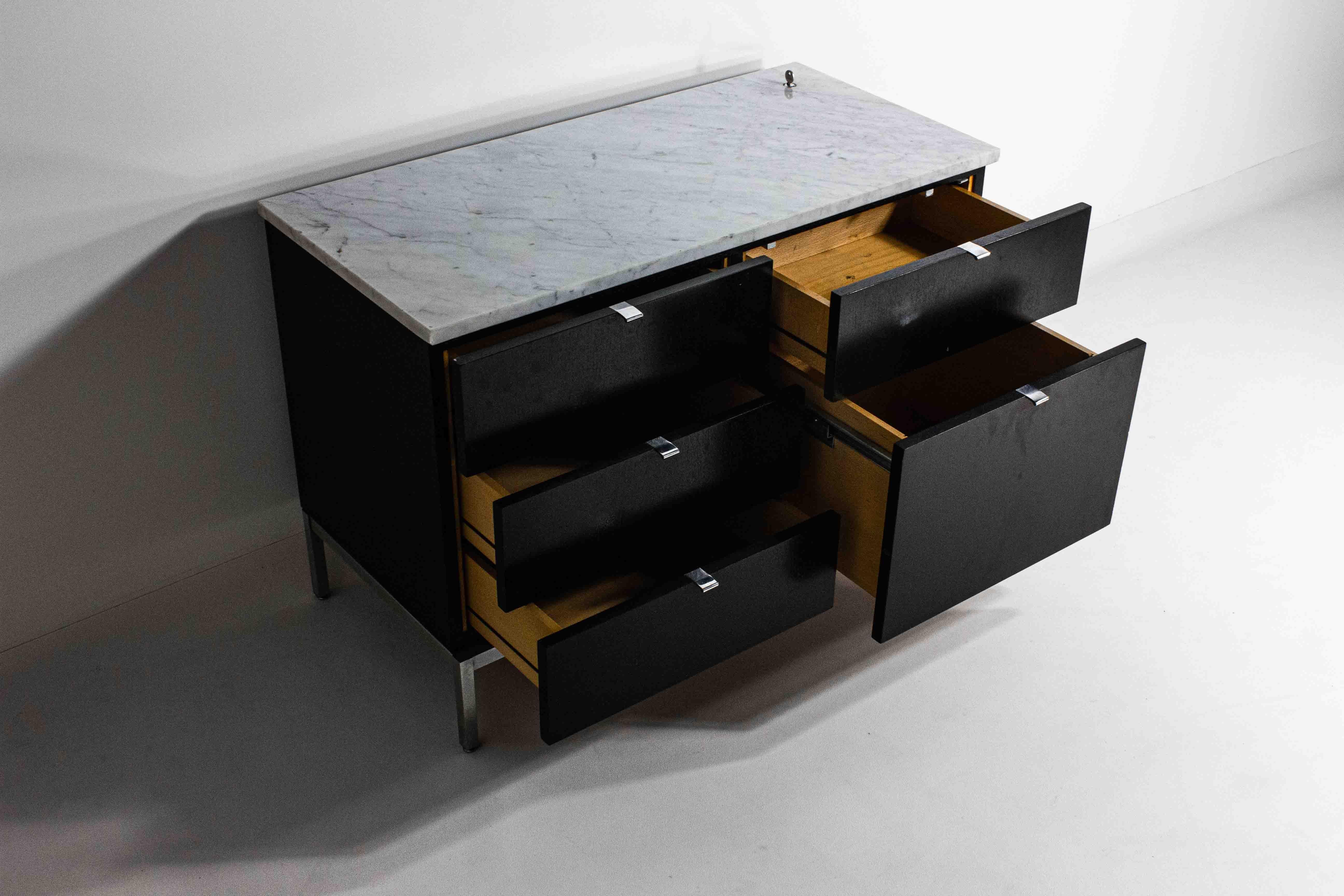 Rare executive cabinet by Florence Knoll for Knoll International, 1970s In Good Condition For Sale In Antwerpen, VAN