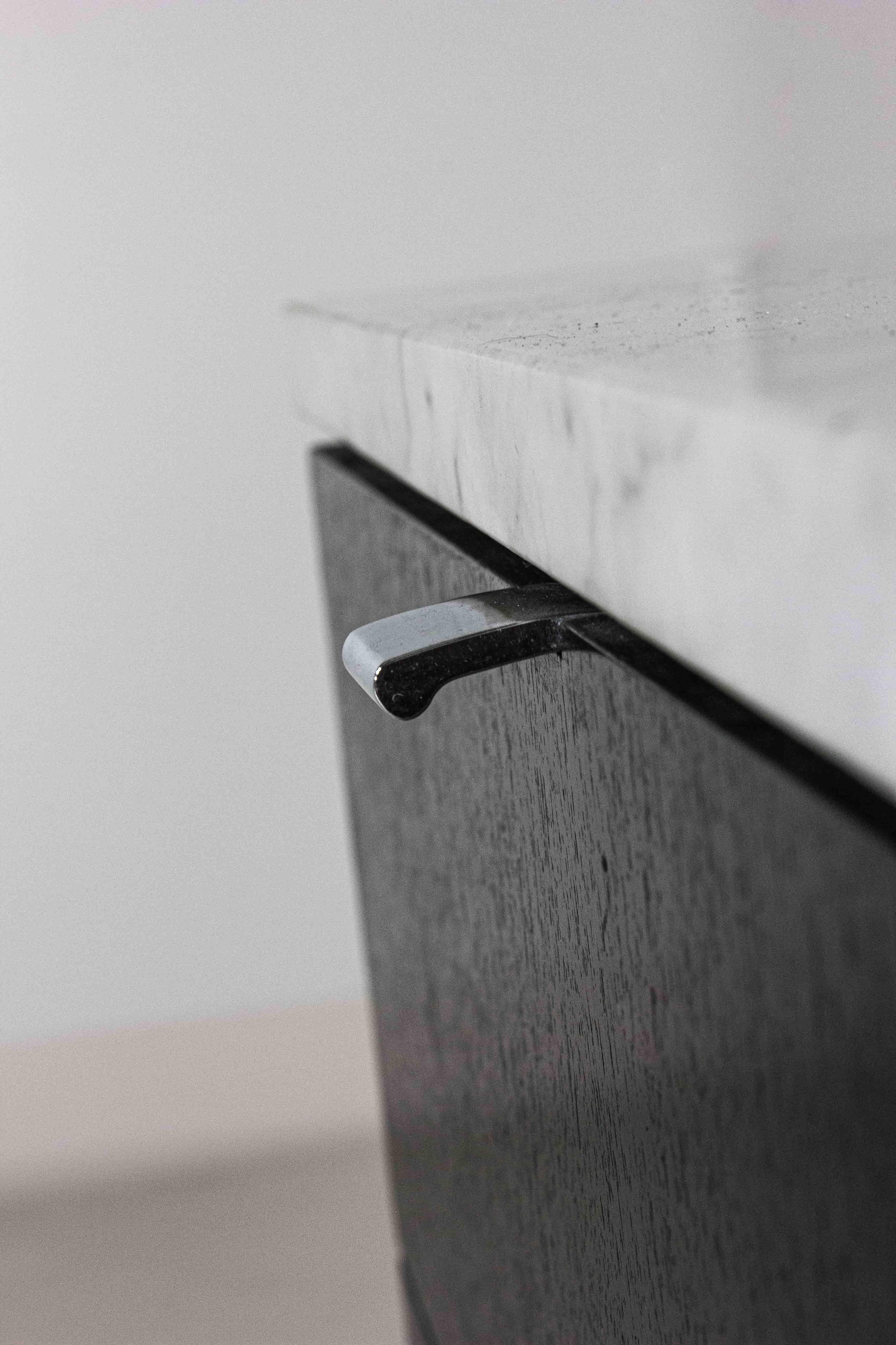 Aluminum Rare executive cabinet by Florence Knoll for Knoll International, 1970s For Sale