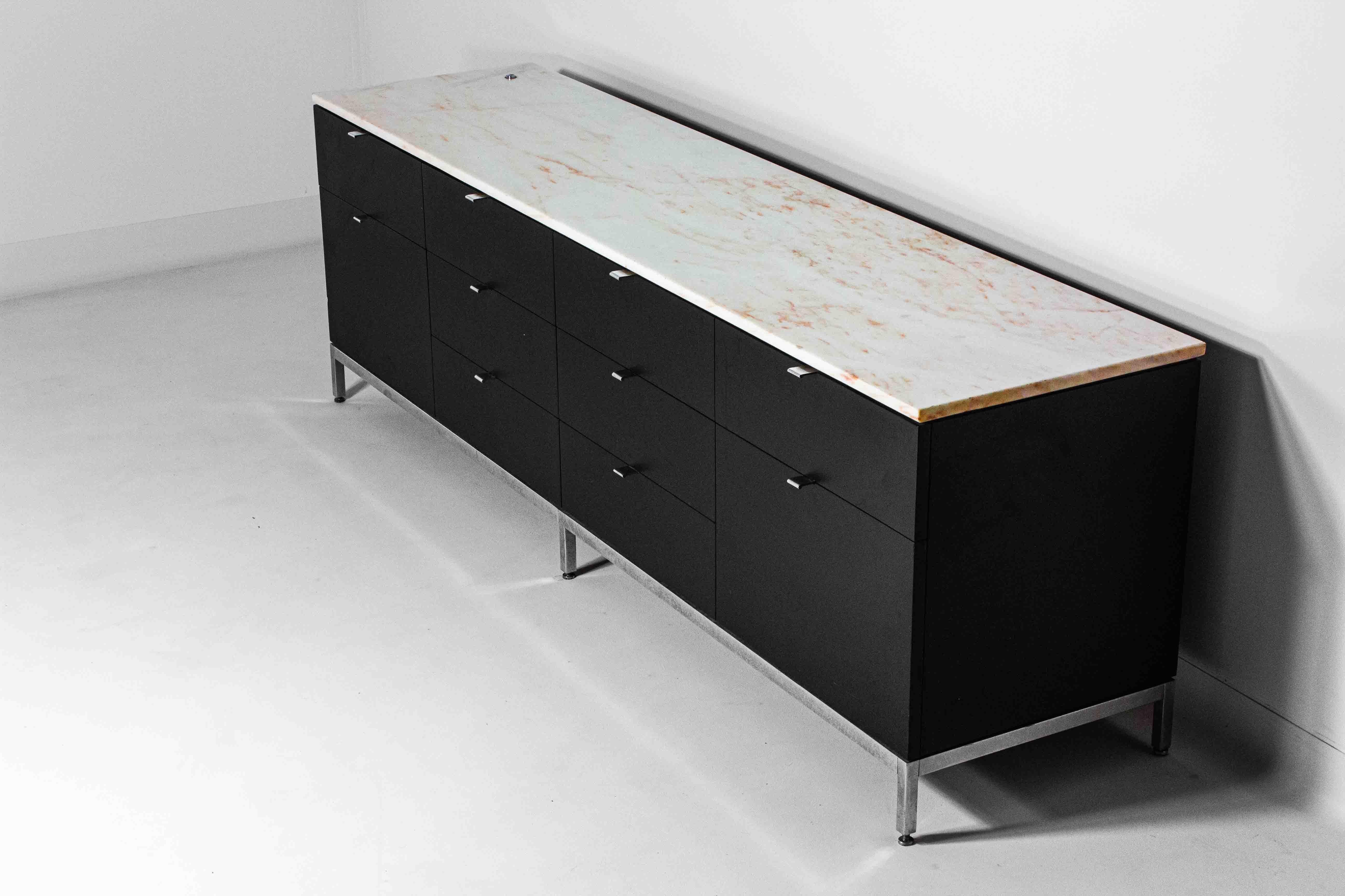 Rara credenza direzionale di Florence Knoll in marmo rosa d'aurore, anni '60 in vendita 4