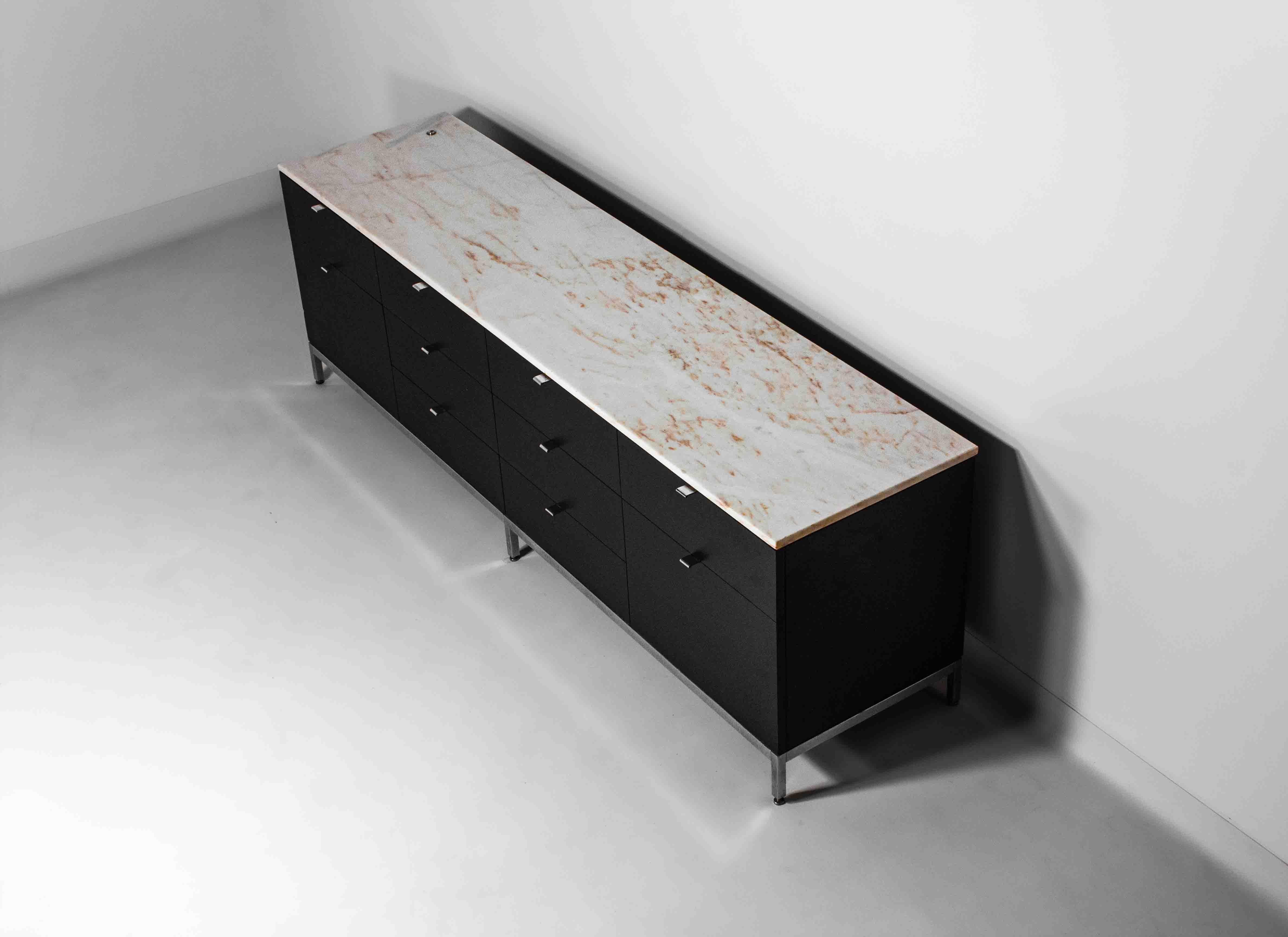 Rara credenza direzionale di Florence Knoll in marmo rosa d'aurore, anni '60 in vendita 6