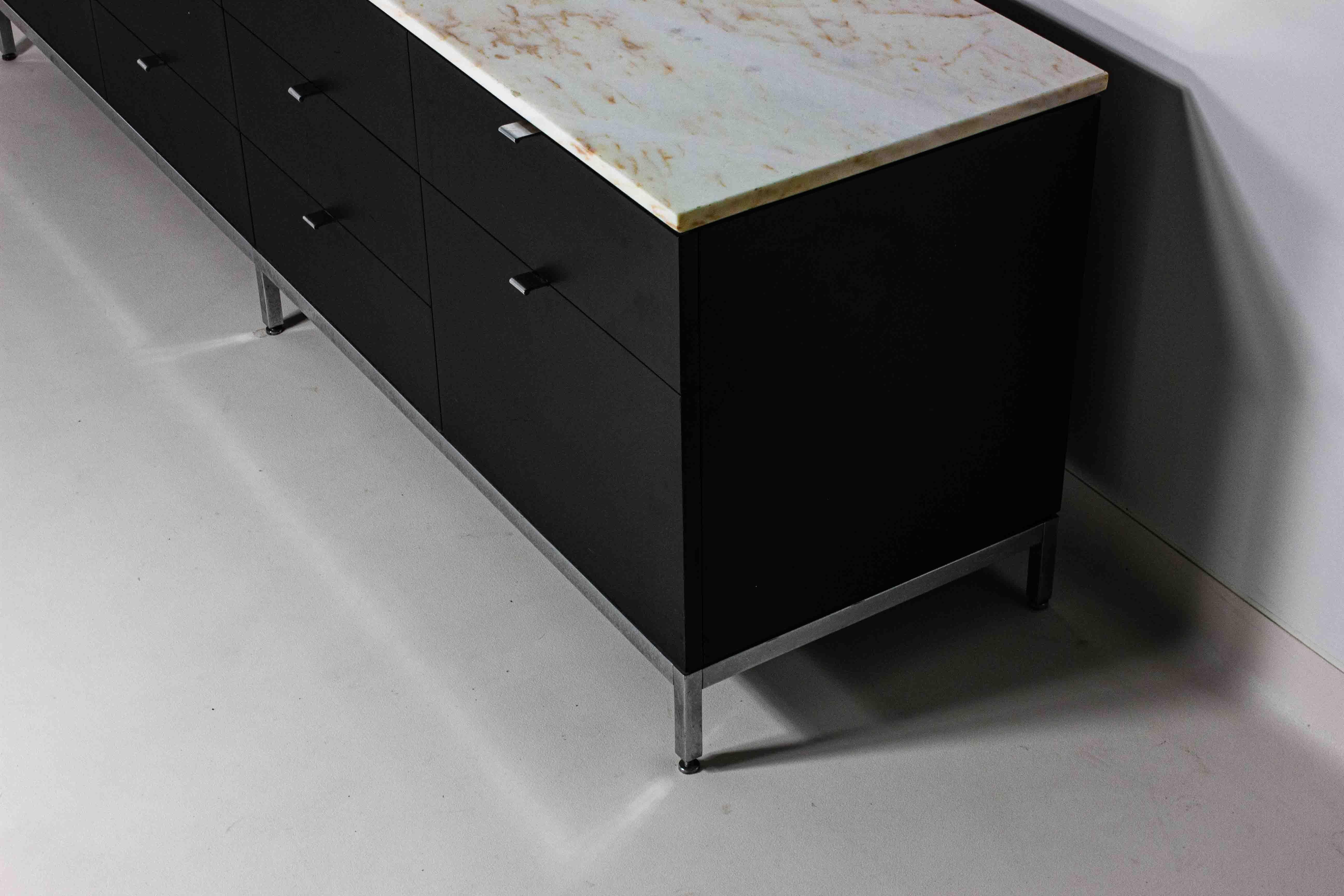 Rara credenza direzionale di Florence Knoll in marmo rosa d'aurore, anni '60 in vendita 7