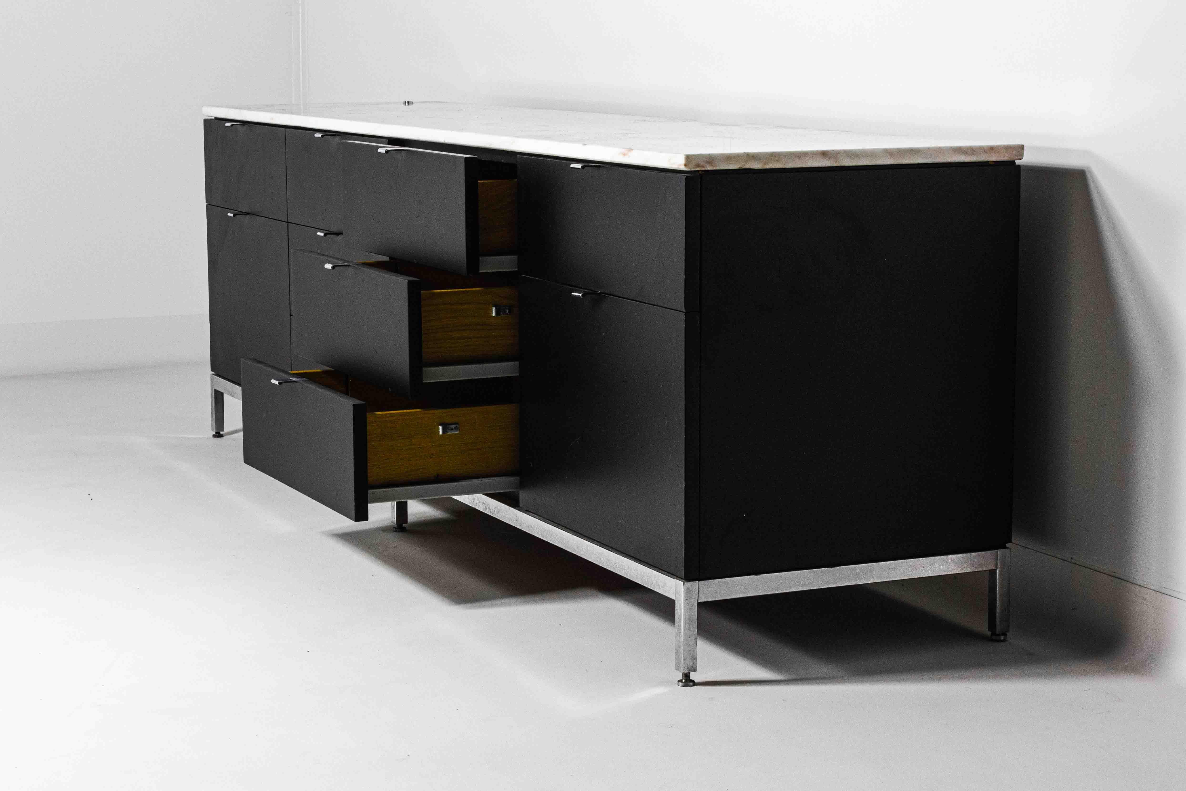 Rara credenza direzionale di Florence Knoll in marmo rosa d'aurore, anni '60 in vendita 10