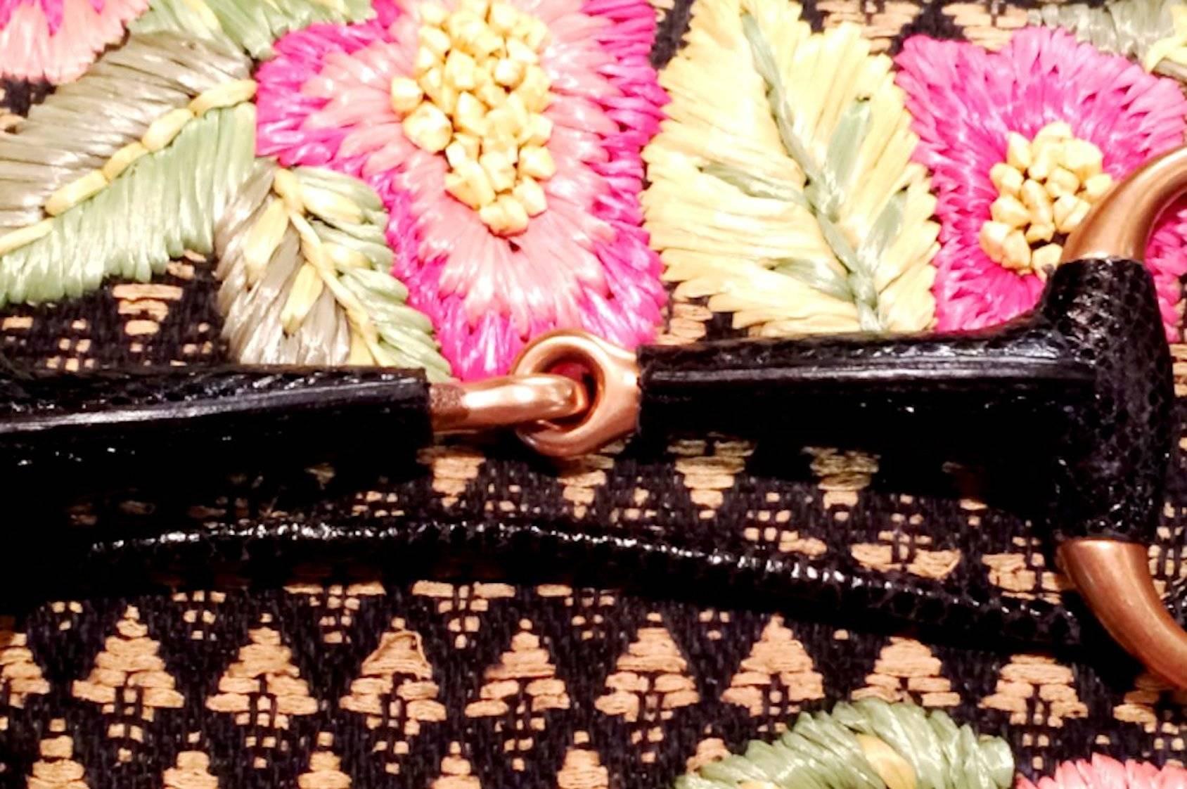 Rare Exotic Gucci by Tom Ford Embroidered Flowers Raffia Horsebit Clutch Bag In Good Condition In Switzerland, CH