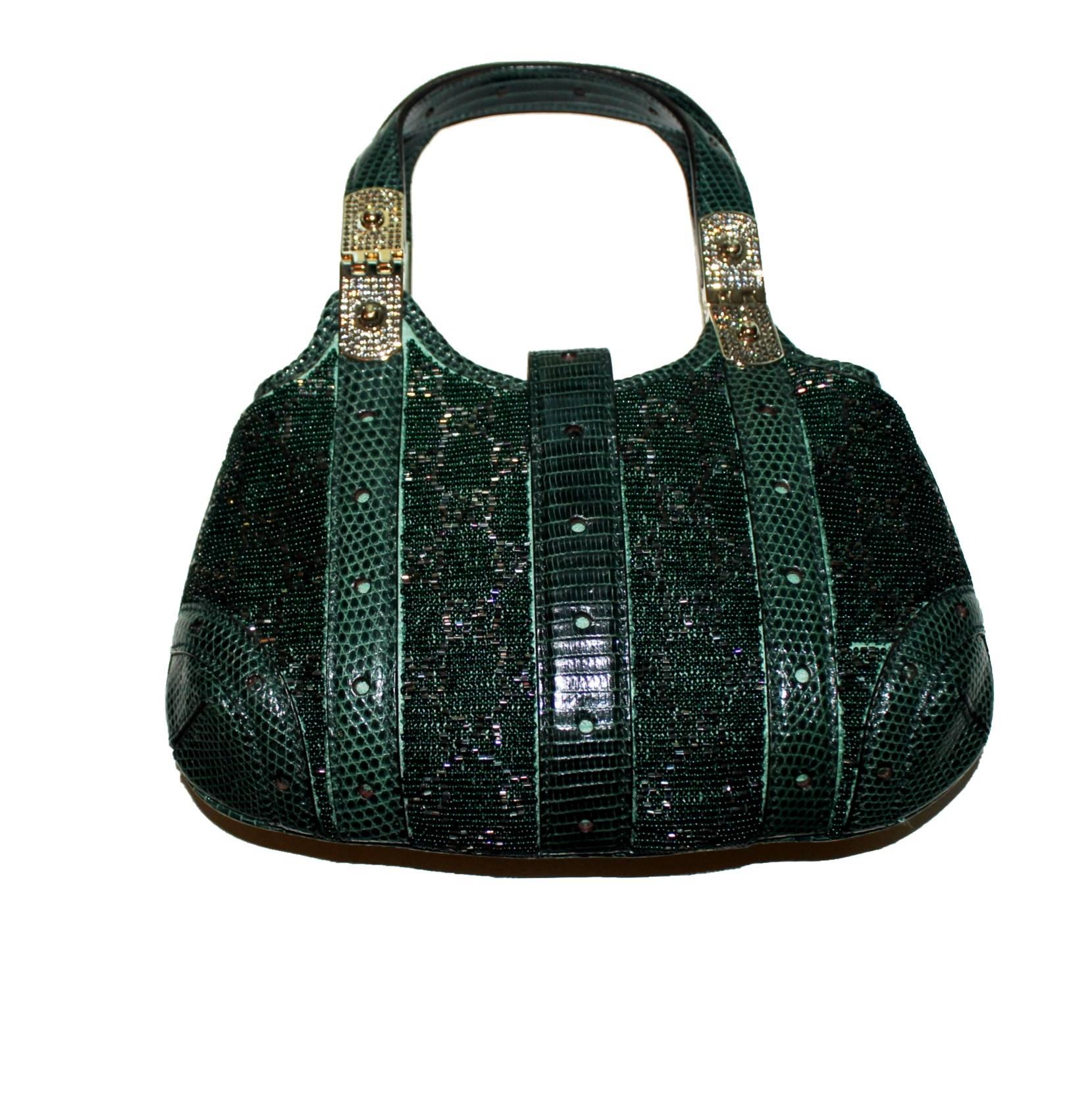 A Gucci signature piece in the famous GG Monogram
Beautiful beaded dark green bag
Exotic lizard skin trimmings
Shiny crystals on the hardware
Closure discreetly engraved with Gucci
The beading is in the GG logo
Fully lined in gold-colored metallic