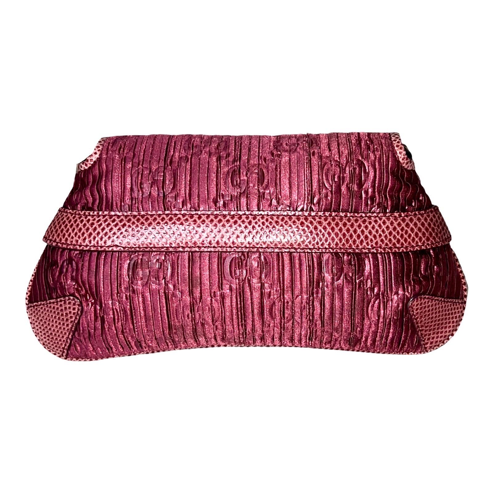 Exotic GUCCI GG Monogram Logo Satin Pink Barbiecore Trimming Horsebit Clutch Bag For Sale 2